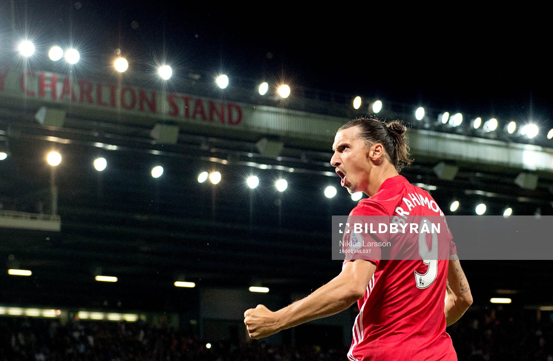Manchester Uniteds Zlatan Ibrahimovic jublar
