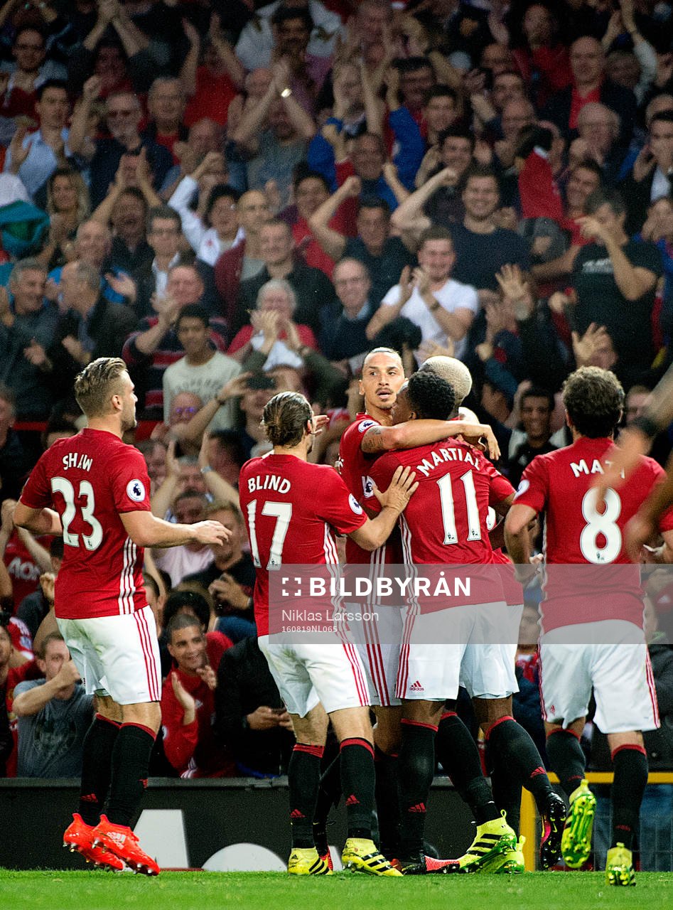 Manchester Uniteds Zlatan Ibrahimovic jublar under fotbollsmatchen i Premier League mellan Manchester United och Southampton den 19 augusti 2016 i Manchester.