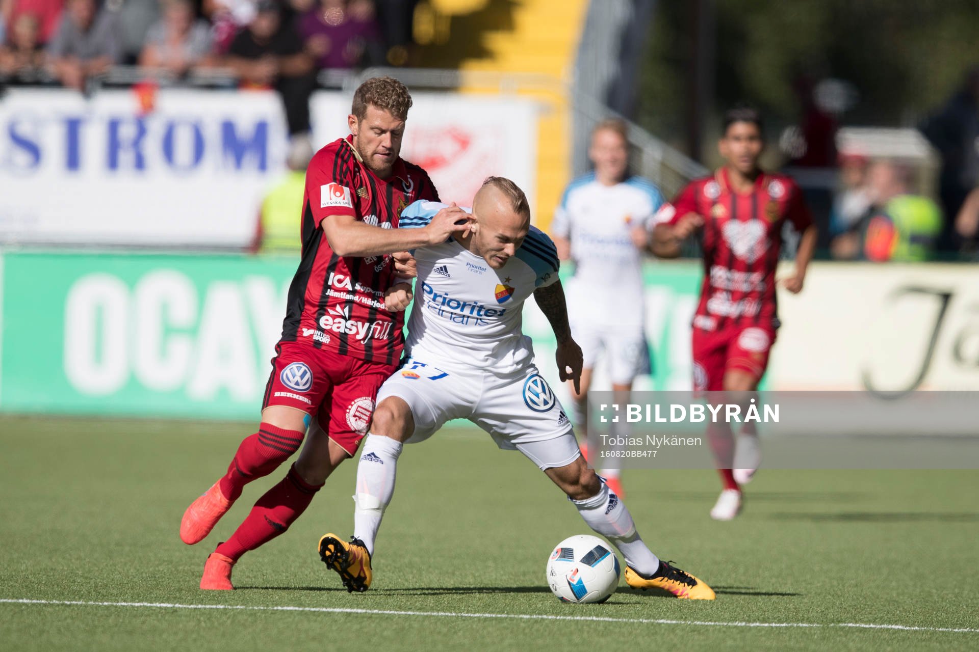 Östersunds Stefan Karlsson mot Djurgårdens Magnus Eriksson