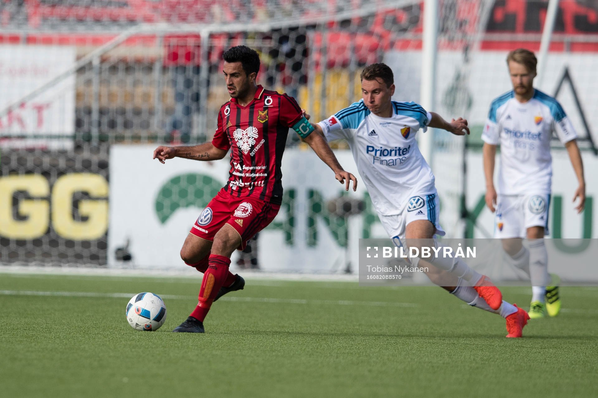 Östersunds Brwa Nouri mot Djurgårdens Haris Radetinac