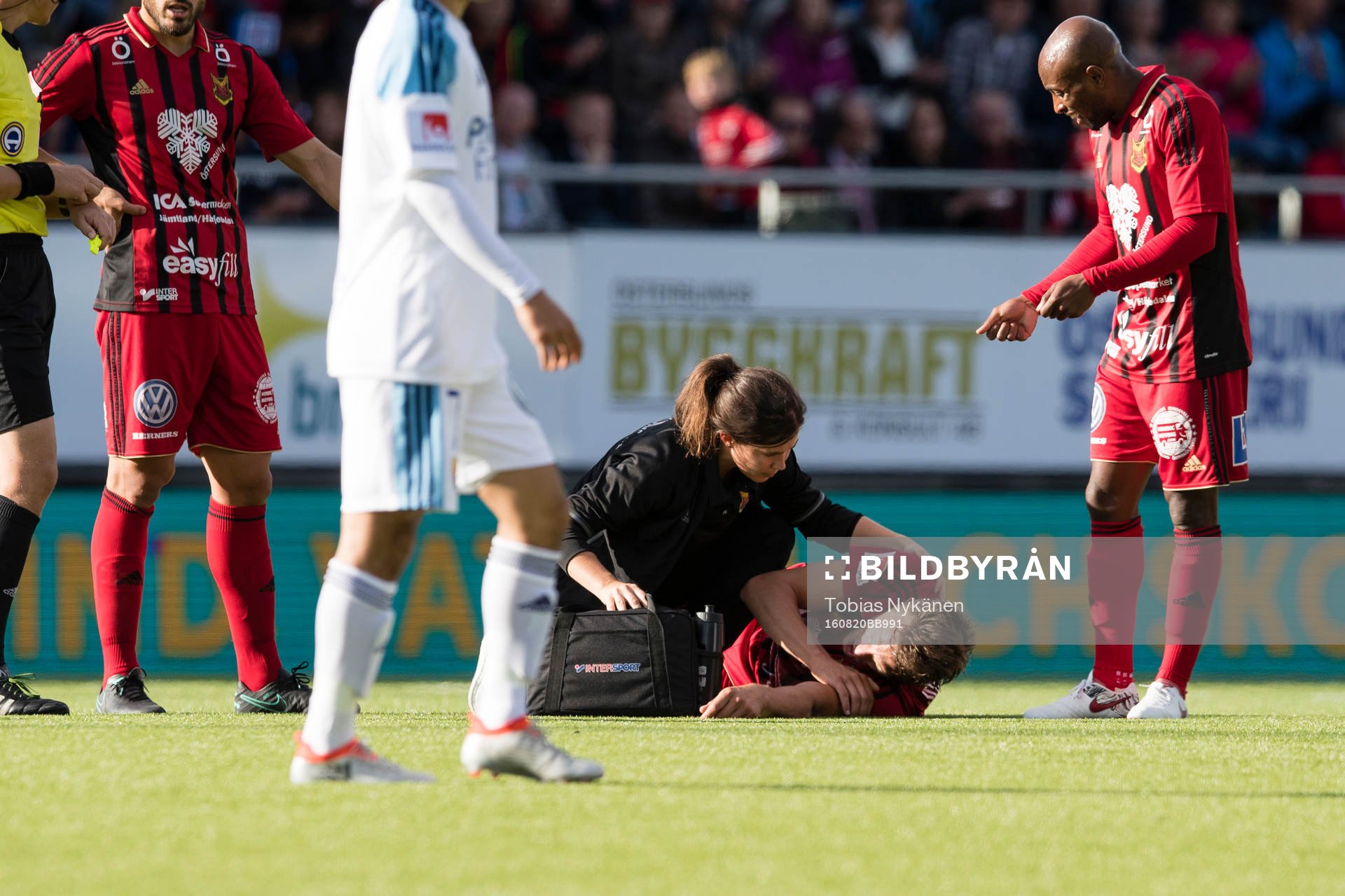 Östersunds Bobo Sollander Jansson  skadar armen