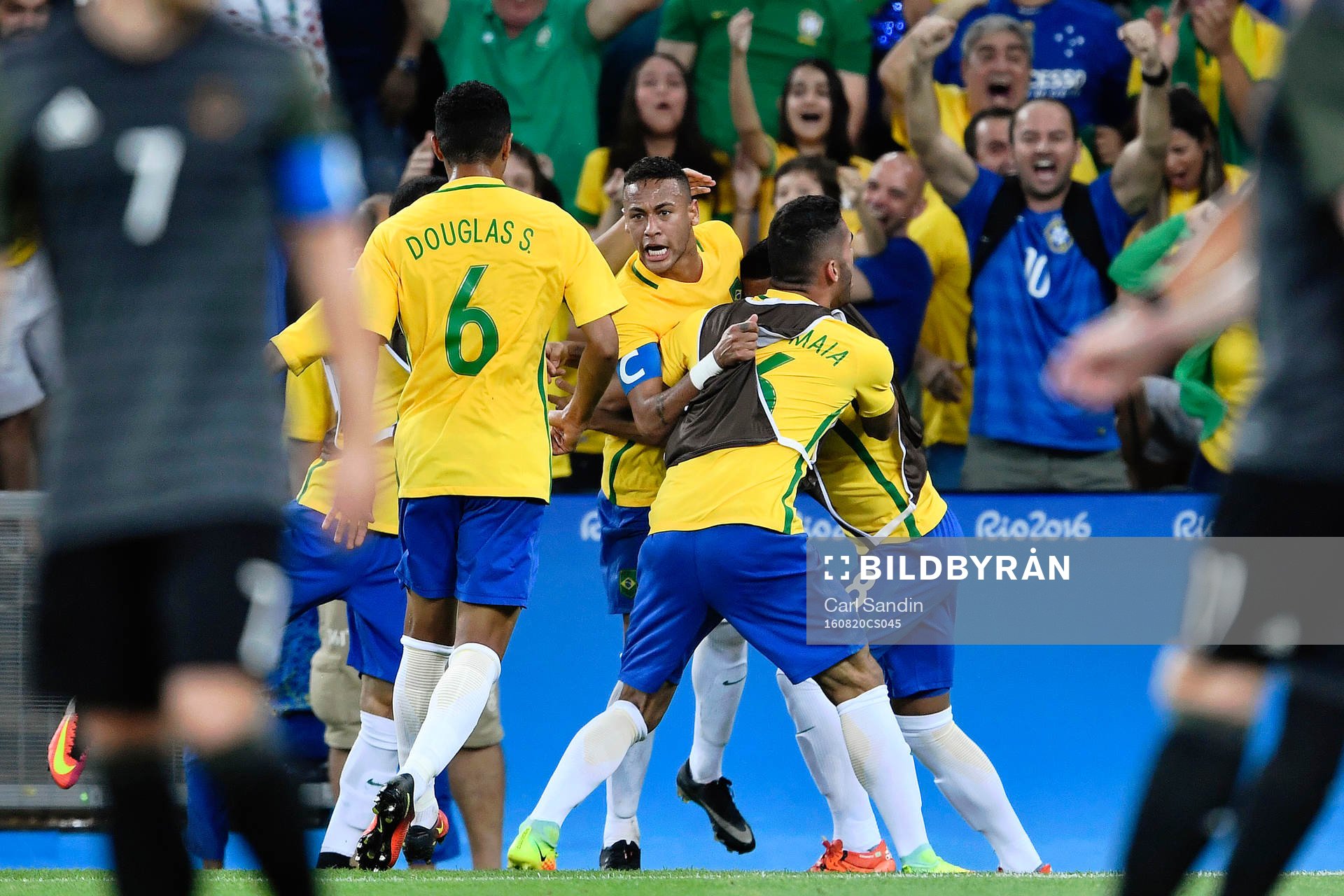 Brasiliens Neymar jublar