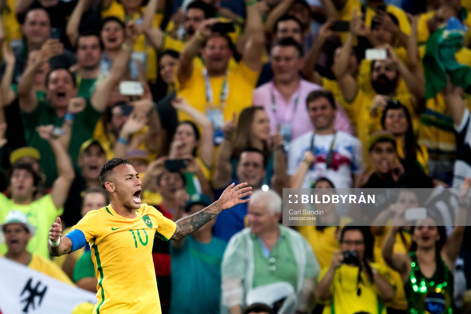 Brasiliens Neymar jublar
