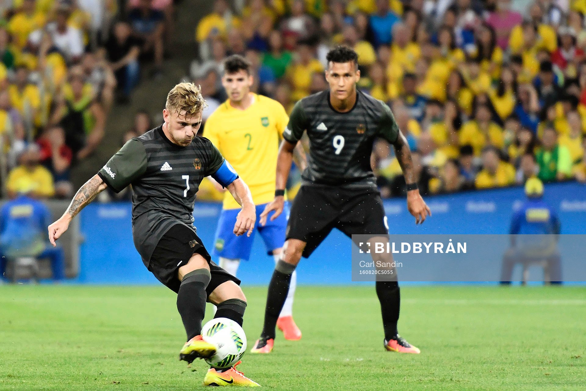 Tysklands Maximilian Meyer gör 1-1 i fotbollsfinalen