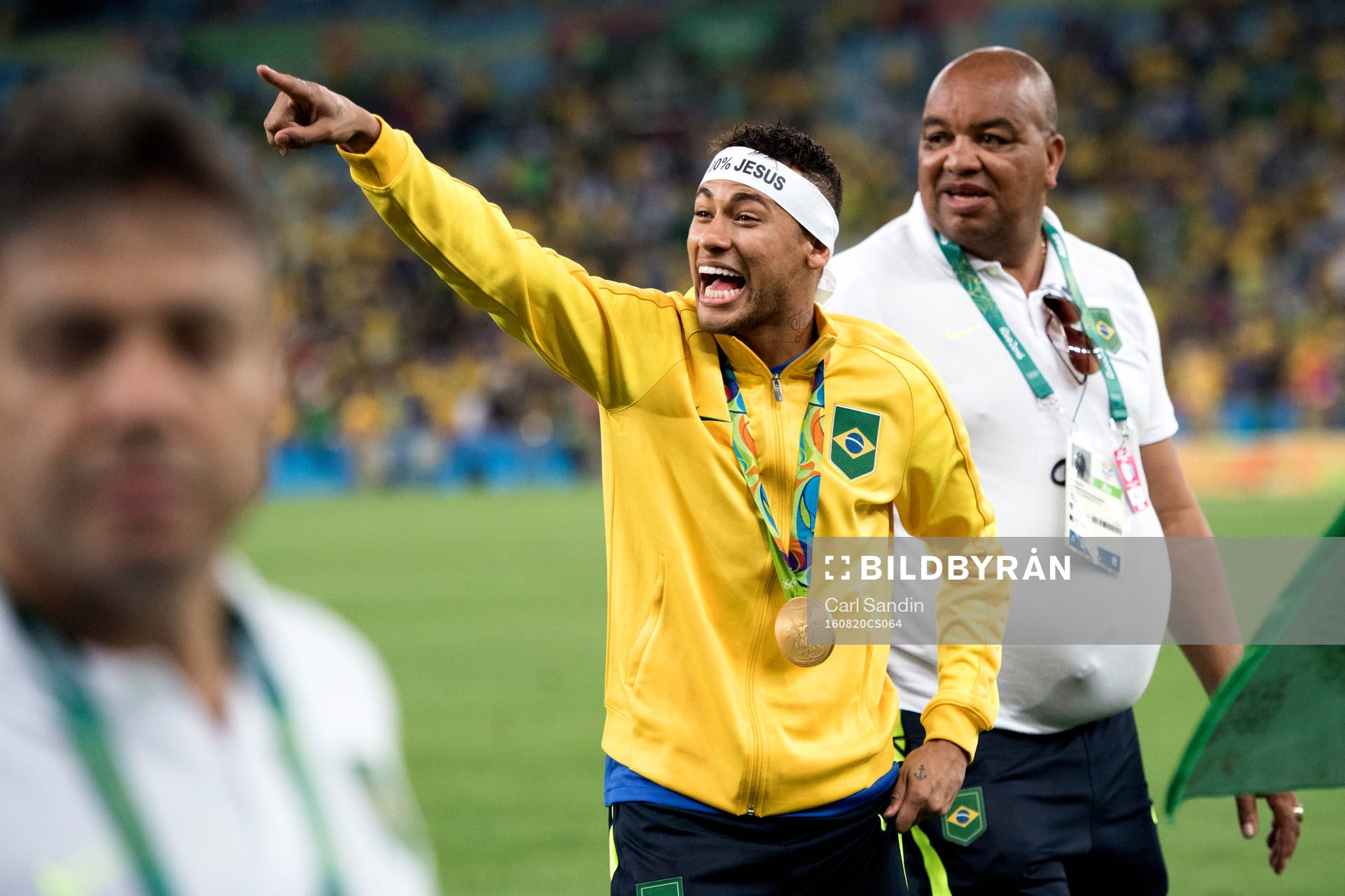 Brasiliens Neymar jublar med publiken