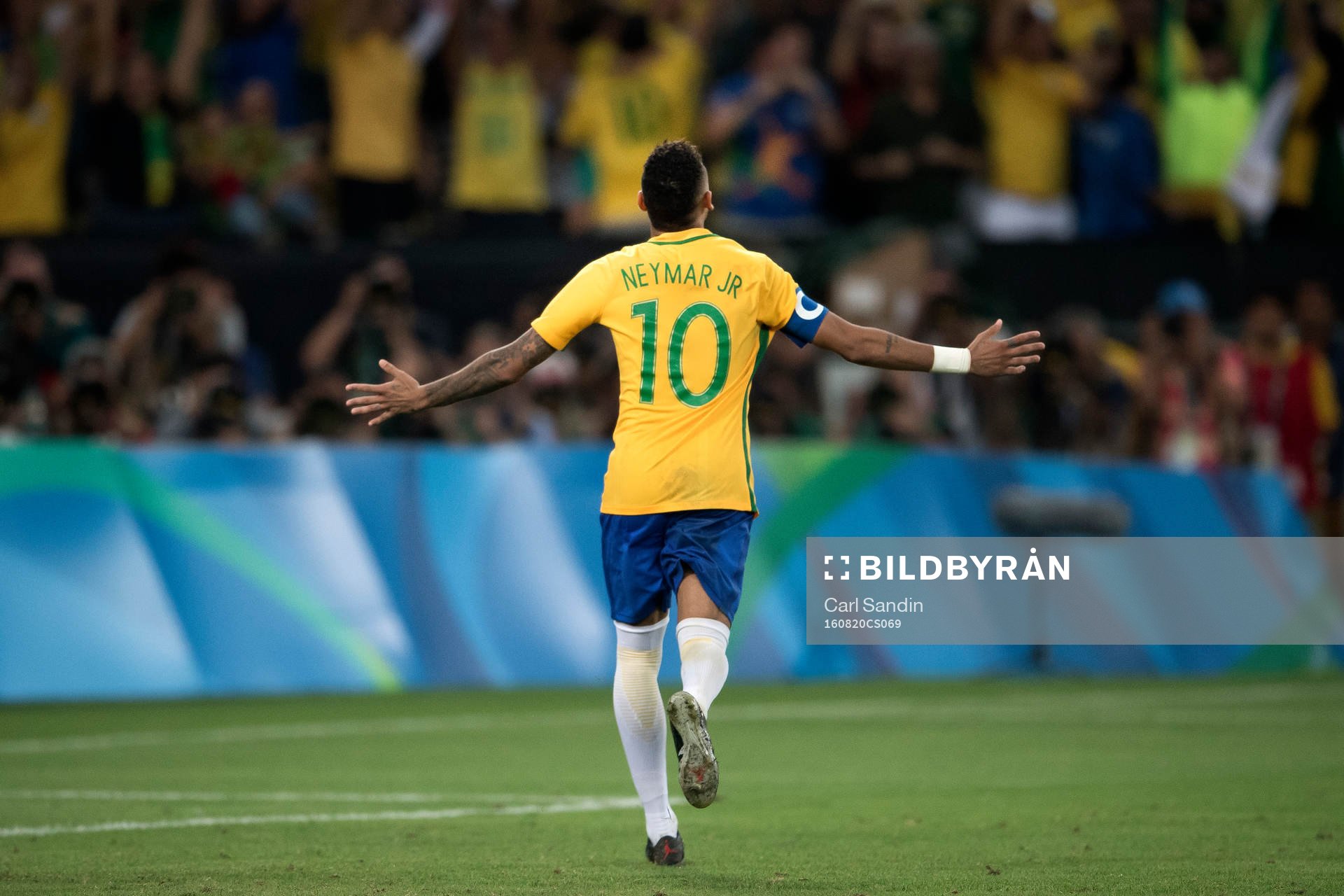 Brasiliens Neymar jublar