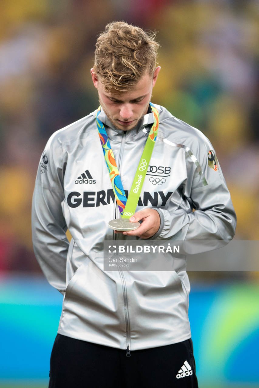 Tysklands Maximilian Meyer deppar med sin silvermedalj
