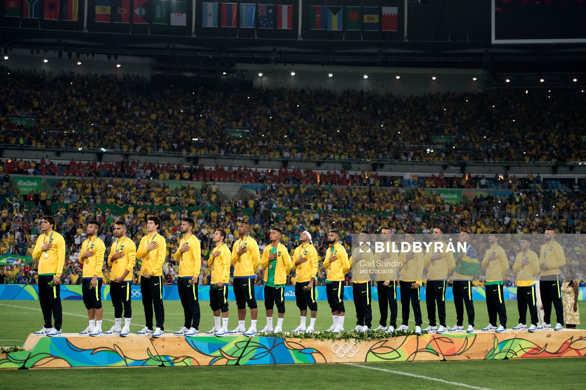 De brasilianska spelarna sjunger nationalsången