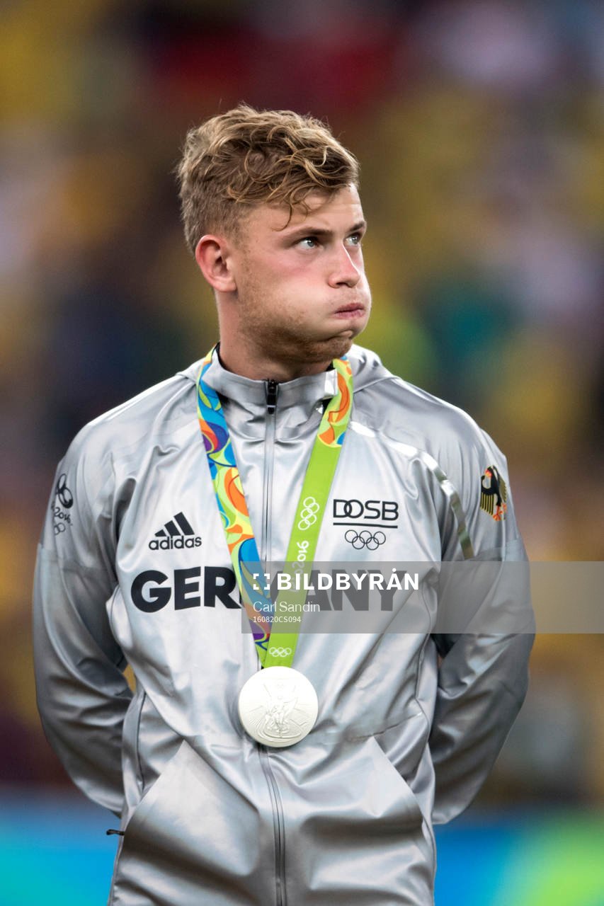 Tysklands Maximilian Meyer deppar med sin silvermedalj