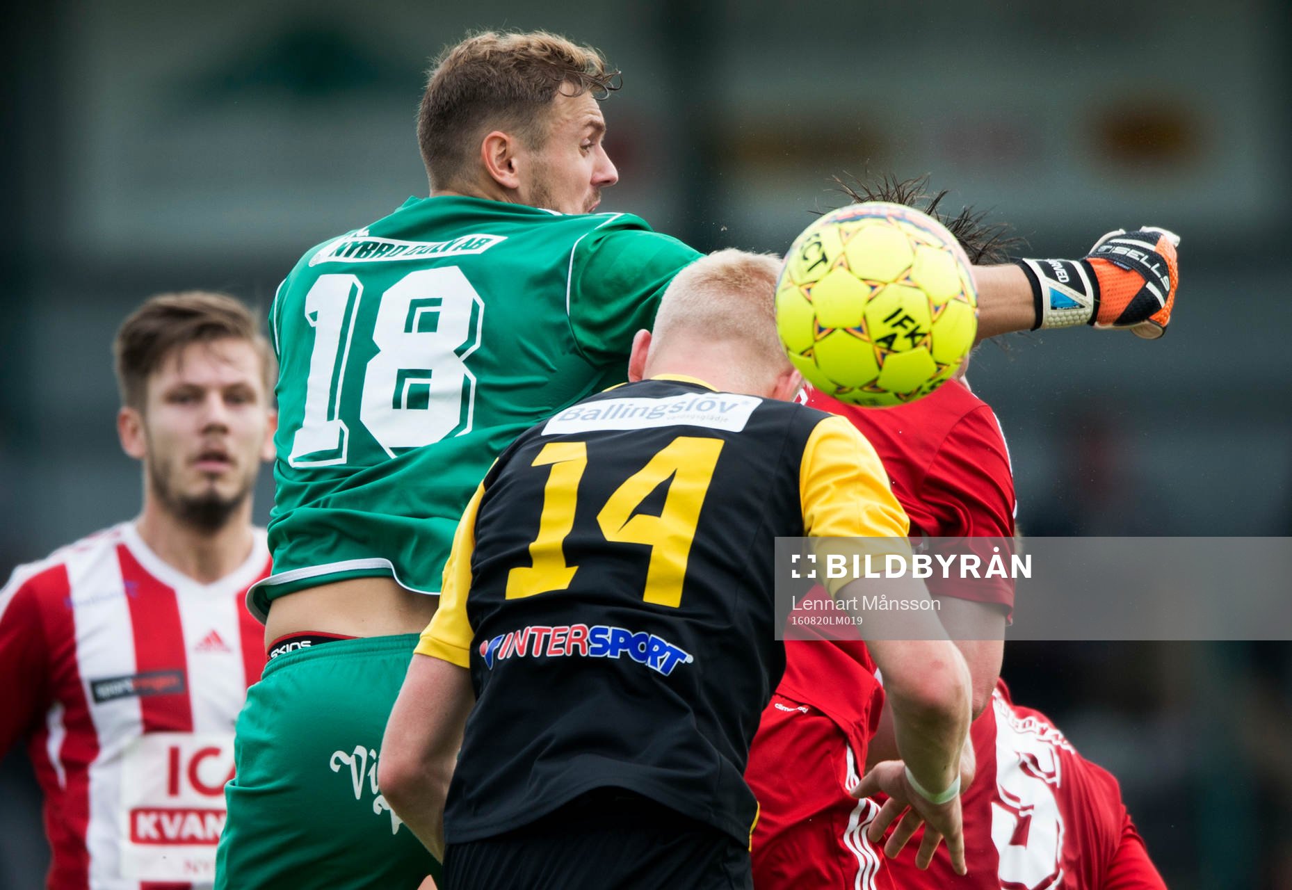 IFK Hässleholms Linus Svensson i matchen i division 2