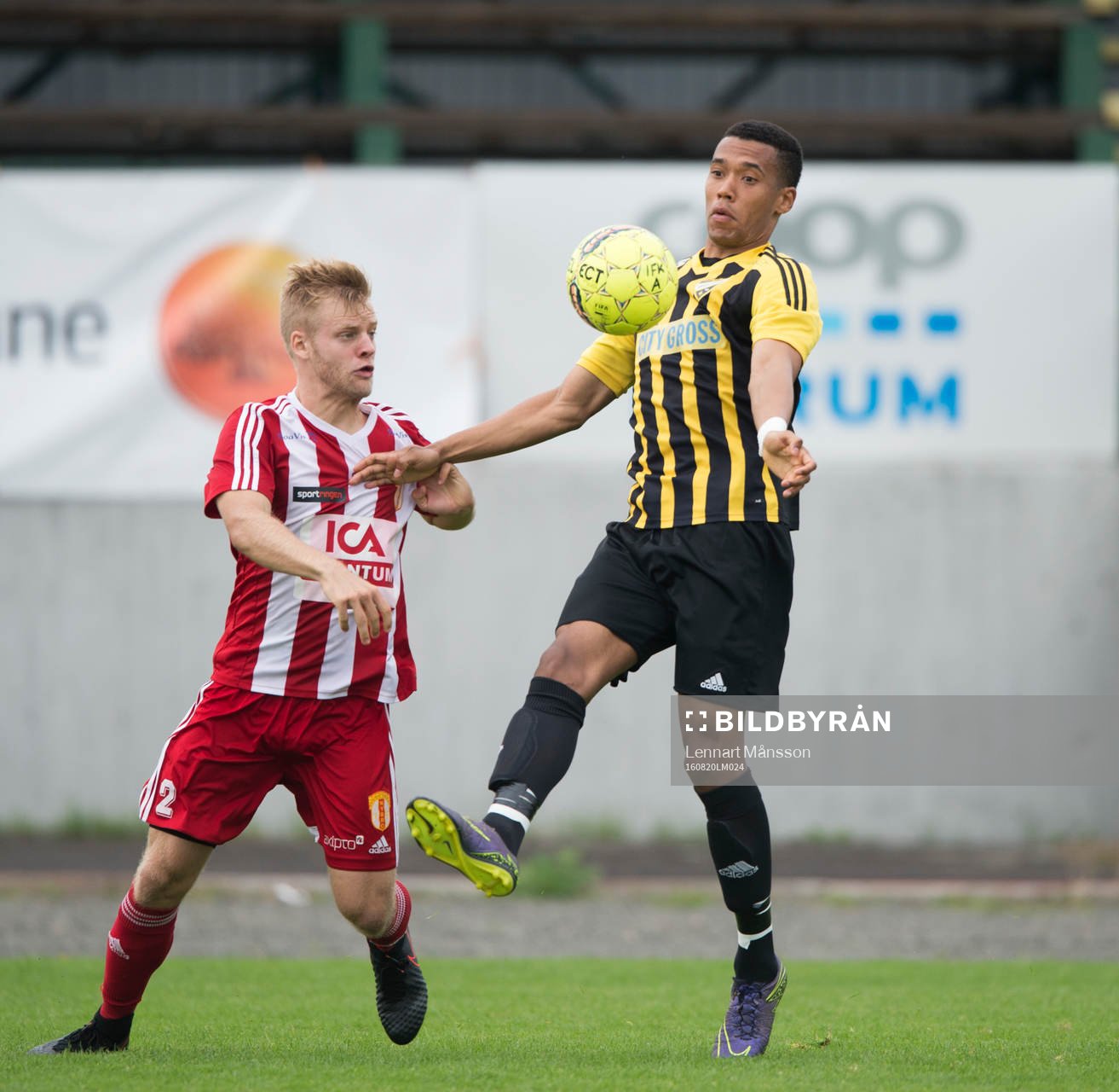 IFK Hässleholms Kevin Thompson i matchen i division 2