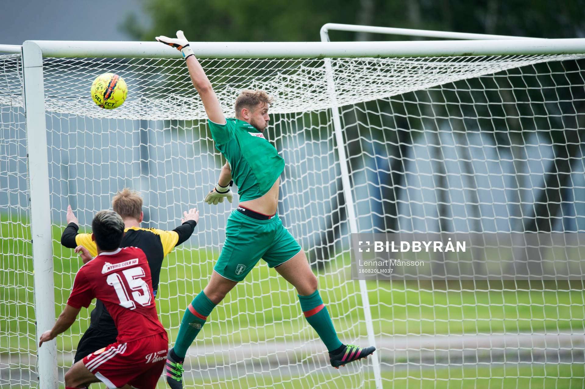 Nybros målvakt i matchen i division 2 mellan IFK