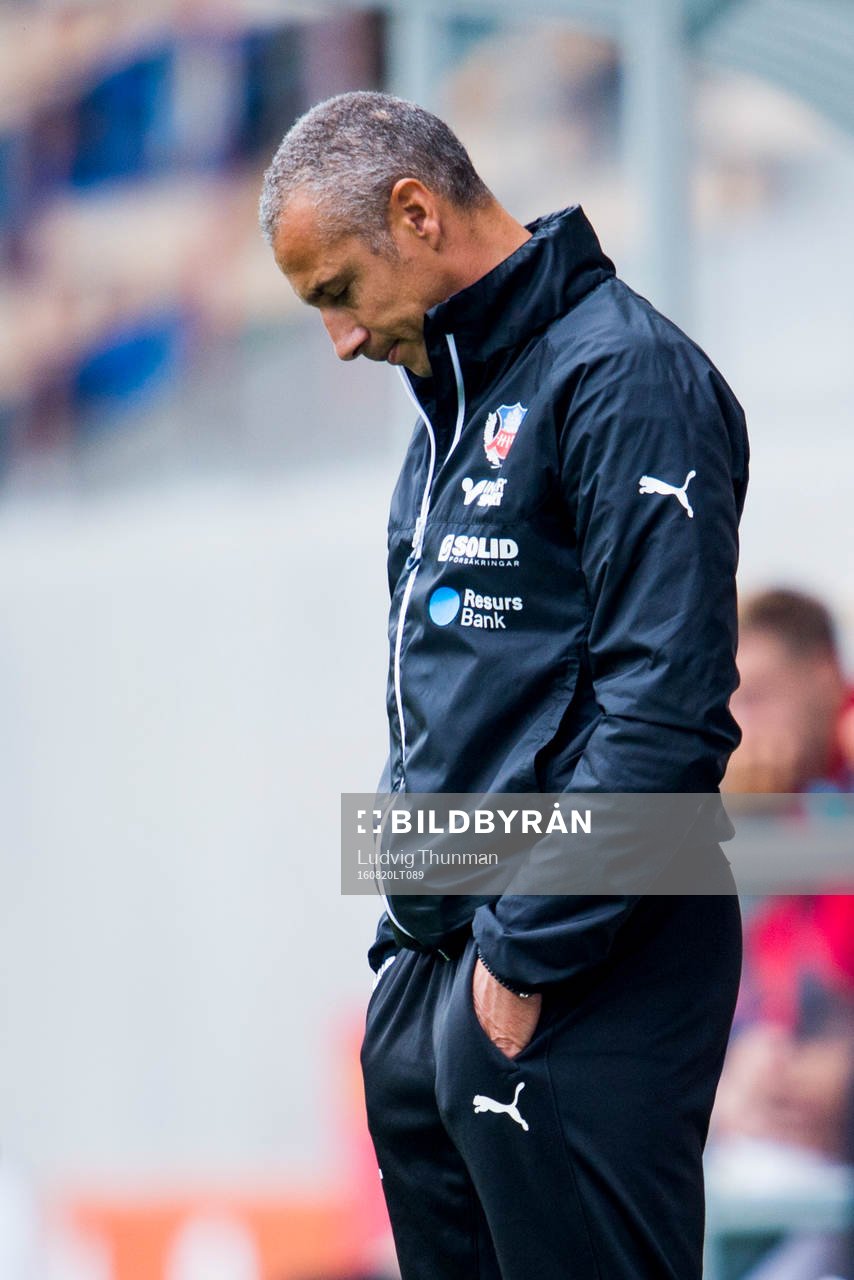 Helsingborgs manager Henrik Larsson deppar