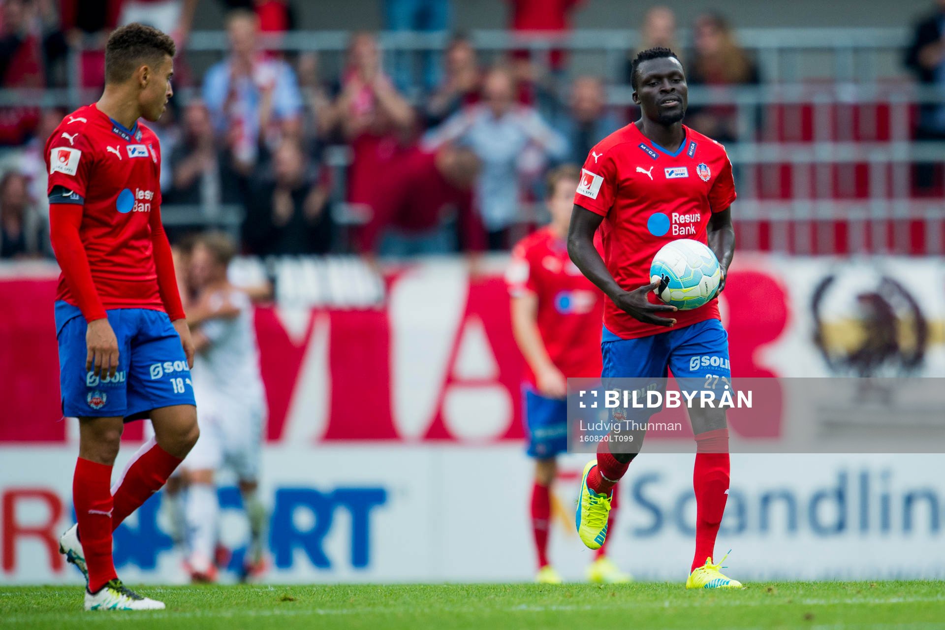 Helsingborgs Jordan Larsson och Lalawélé Atakora deppar