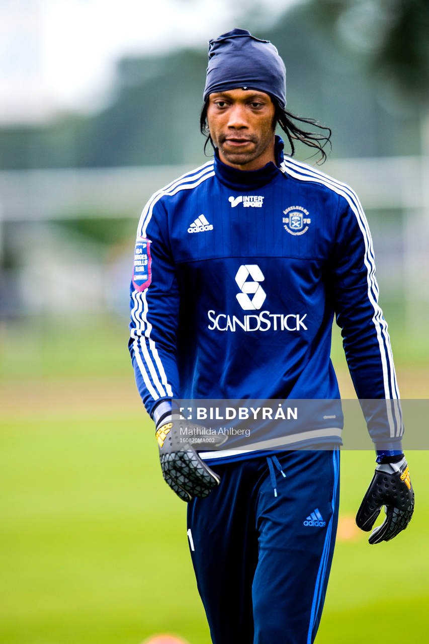 Ängelholms målvakt William Amamoo inför fotbollsmatchen i Superettan mellan Ängelholm och Trelleborg den 20 augusti 2016 i Ängelholm.