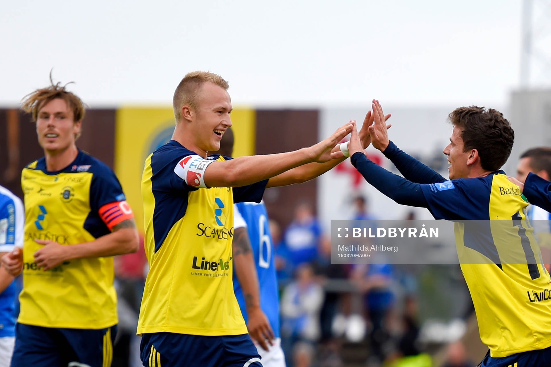 Ängelholms Christian Ljungberg och Ardian Rexhepi jublar efter ett självmål till 1-0 under fotbollsmatchen i Superettan mellan Ängelholm och Trelleborg den 20 augusti 2016 i Ängelholm.