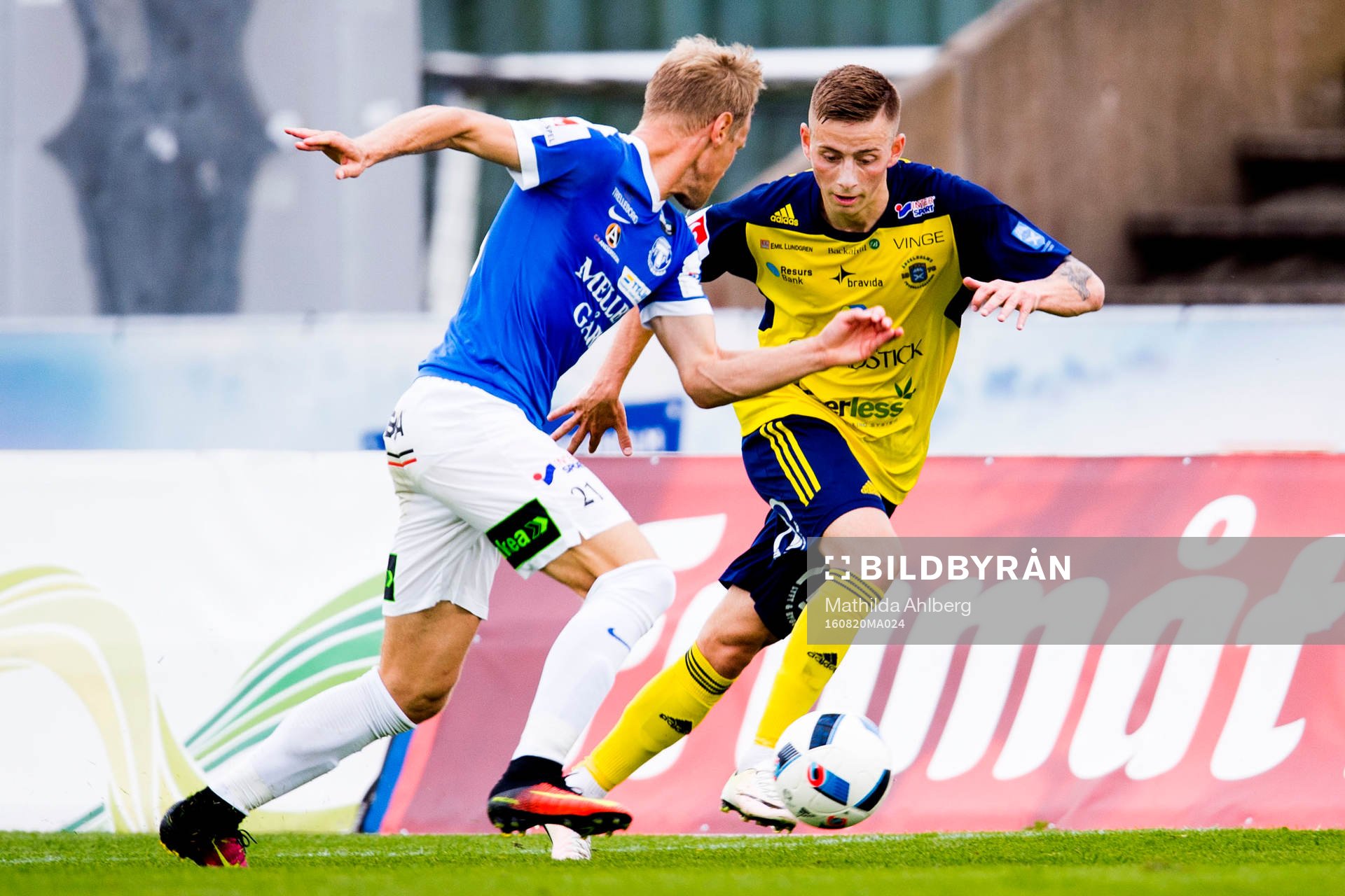 Trelleborgs Magnus Andersson och Ängelholms Petar Petrovic under fotbollsmatchen i Superettan mellan Ängelholm och Trelleborg den 20 augusti 2016 i Ängelholm.