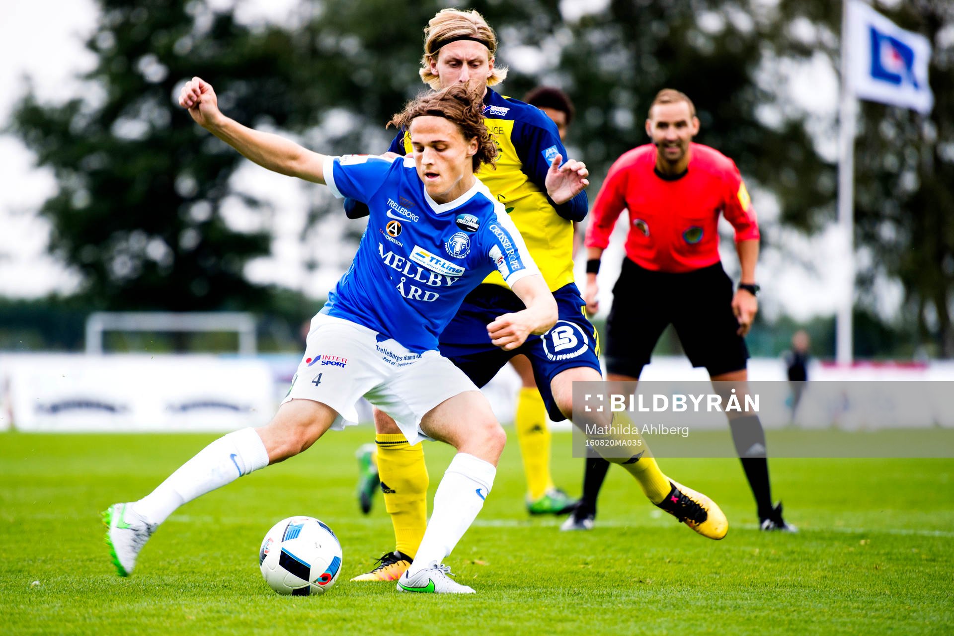 Trelleborgs Jacob Palander med bollen