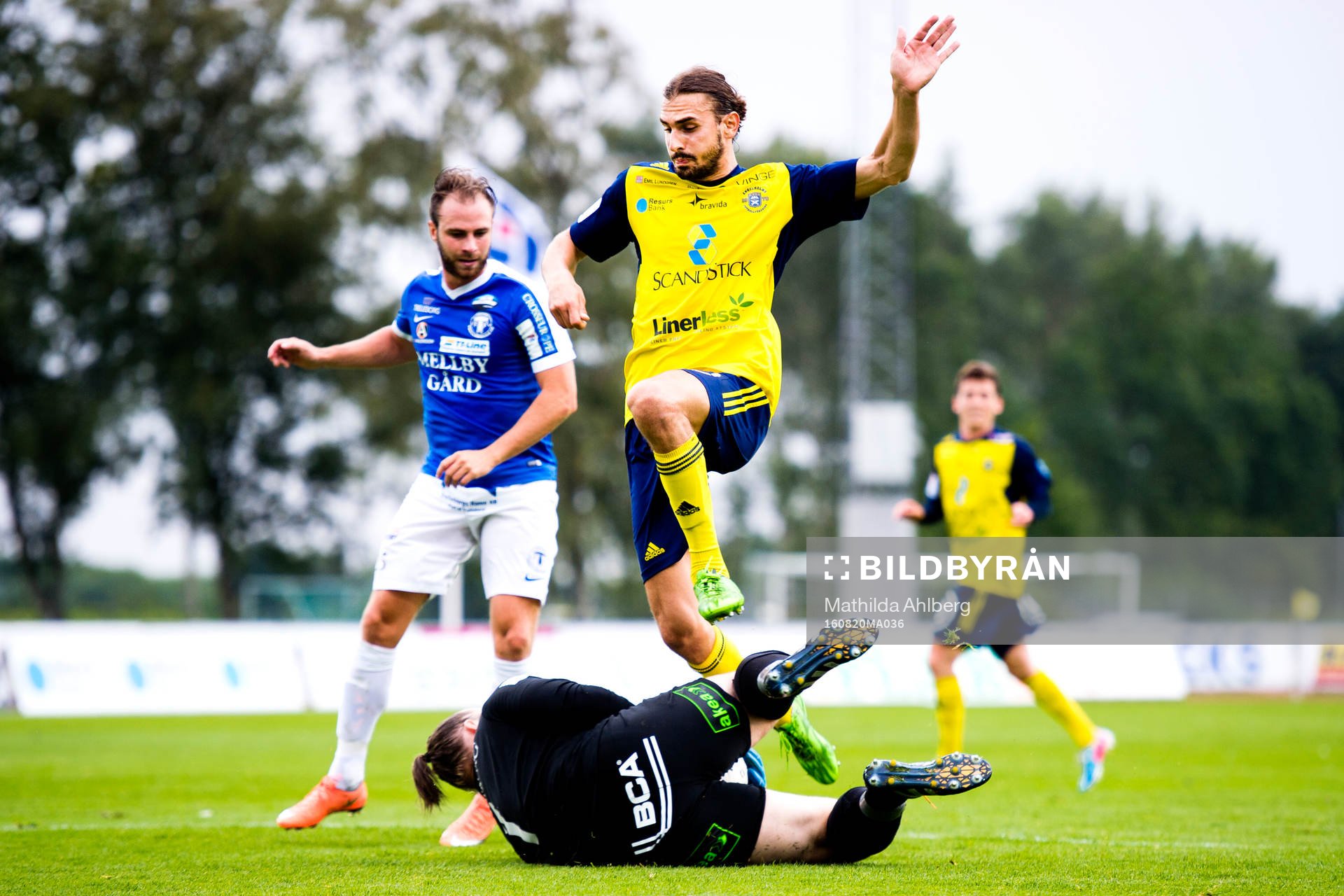 Ängelholms Vladica Zlojutro hoppar över Trelleborgs