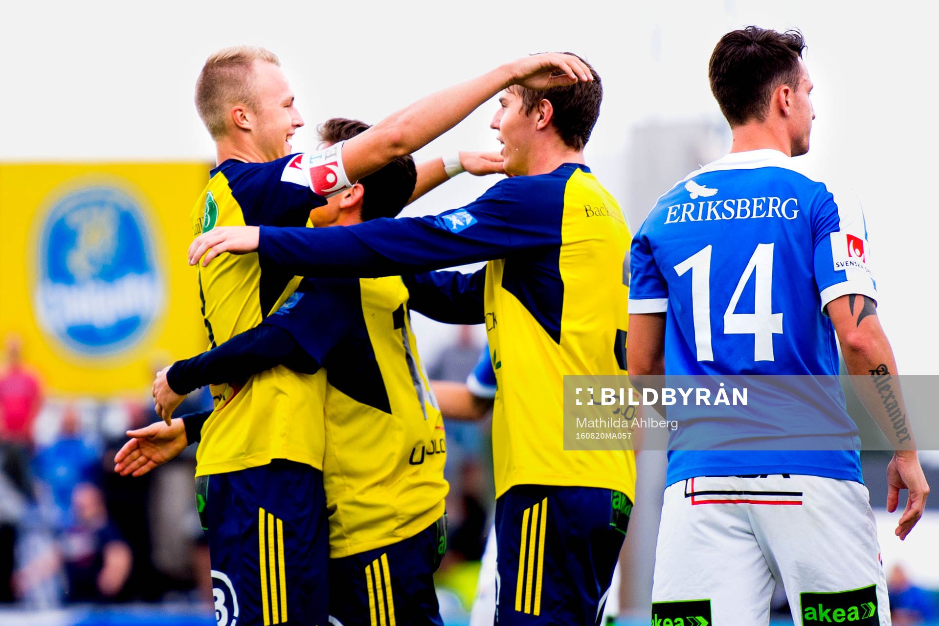 Ängelholms spelare jublar samtdigt som Trelleborgs