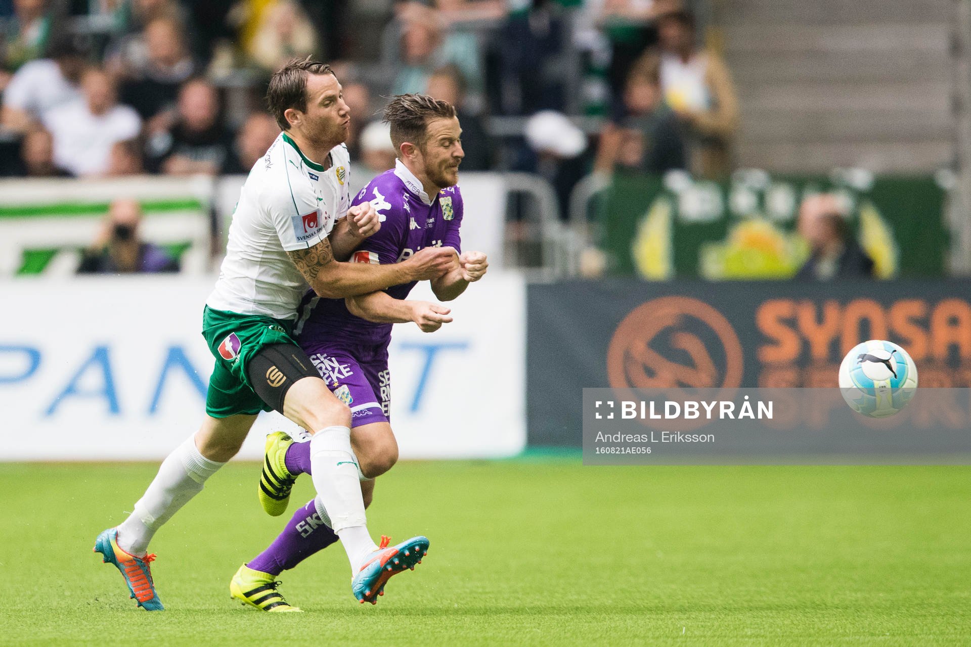 Hammarbys Johan Persson trycker bort IFK Göteborgs Scott