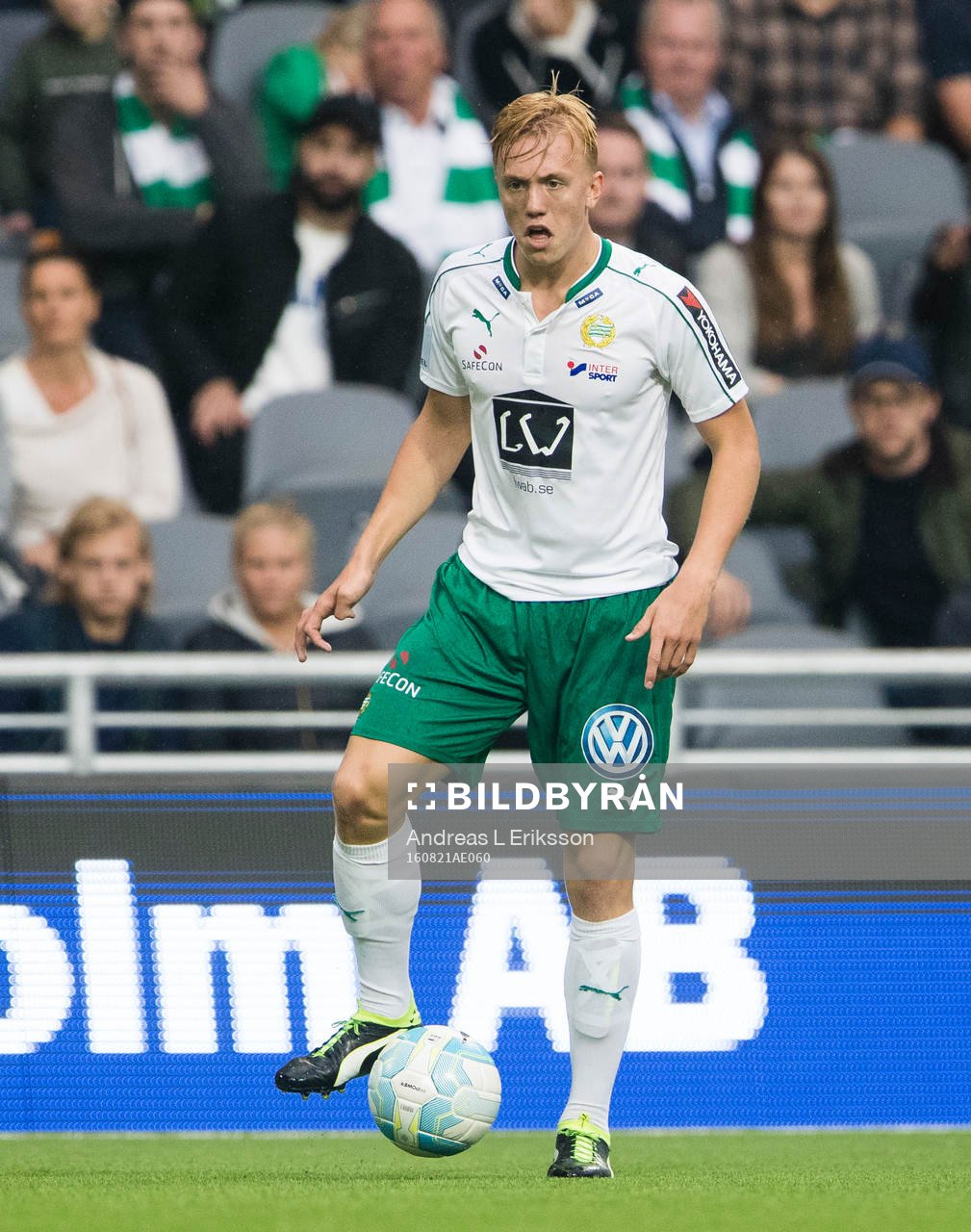 Hammarbys Isac Lidberg med bollen
