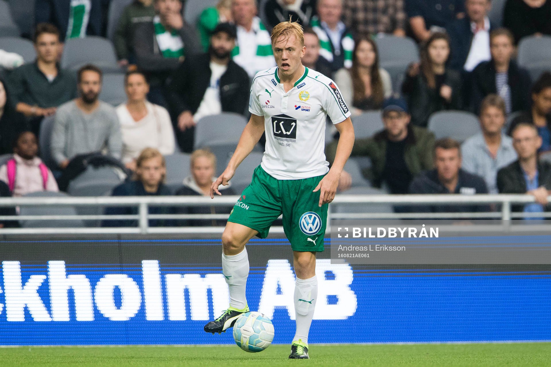 Hammarbys Isac Lidberg med bollen