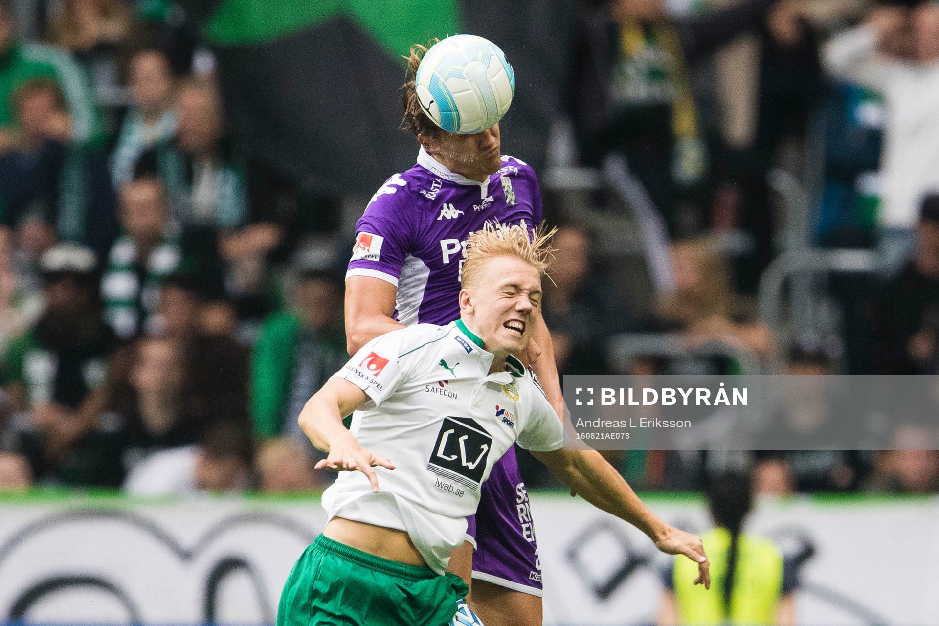 Hammarbys Isac Lidberg i en nickduell med IFK Göteborgs