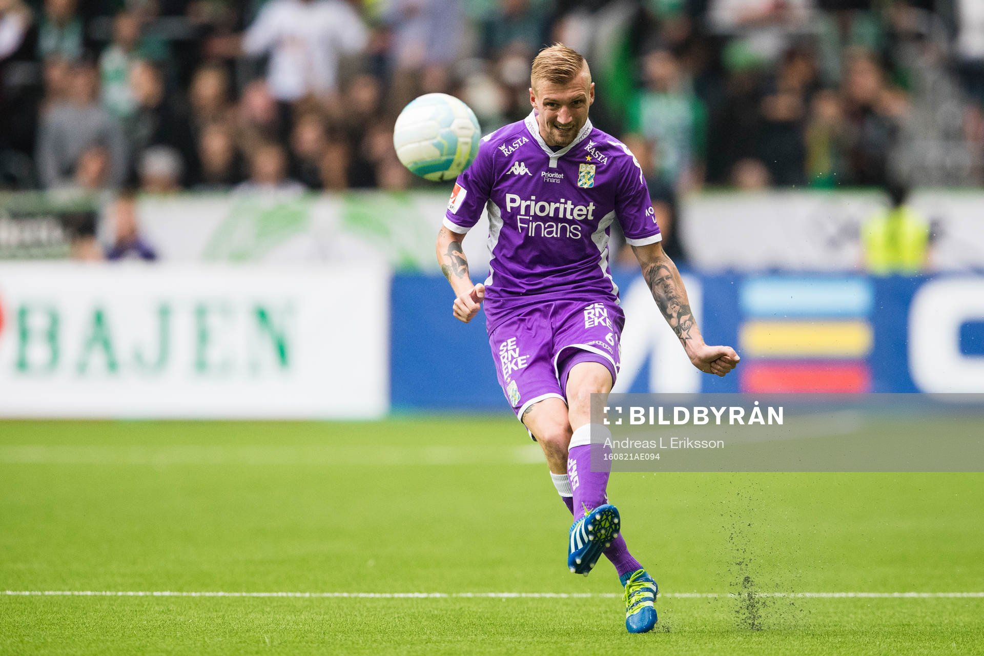IFK Göteborgs Sebastian Eriksson med bollen
