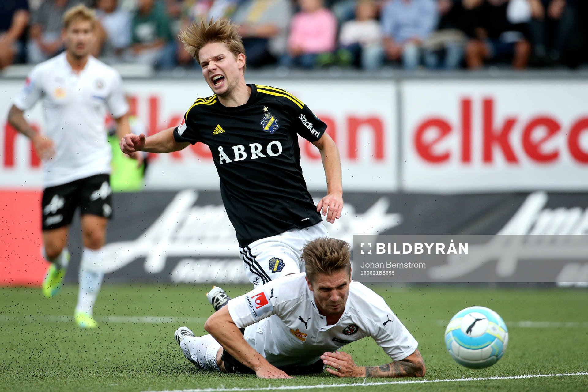 s Johan Blomberg och Örebros Erik Moberg