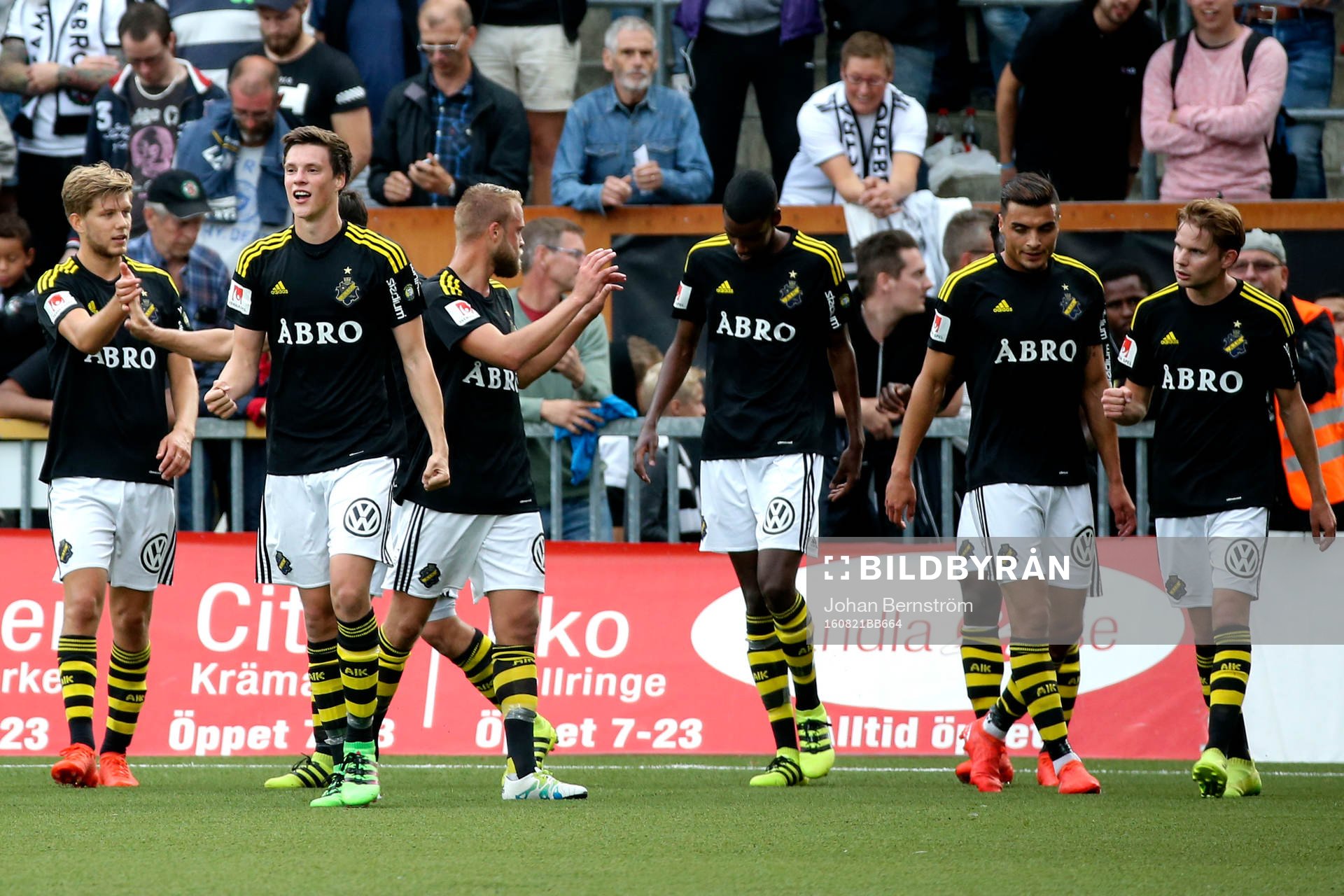 s Alexander Isak jublar
