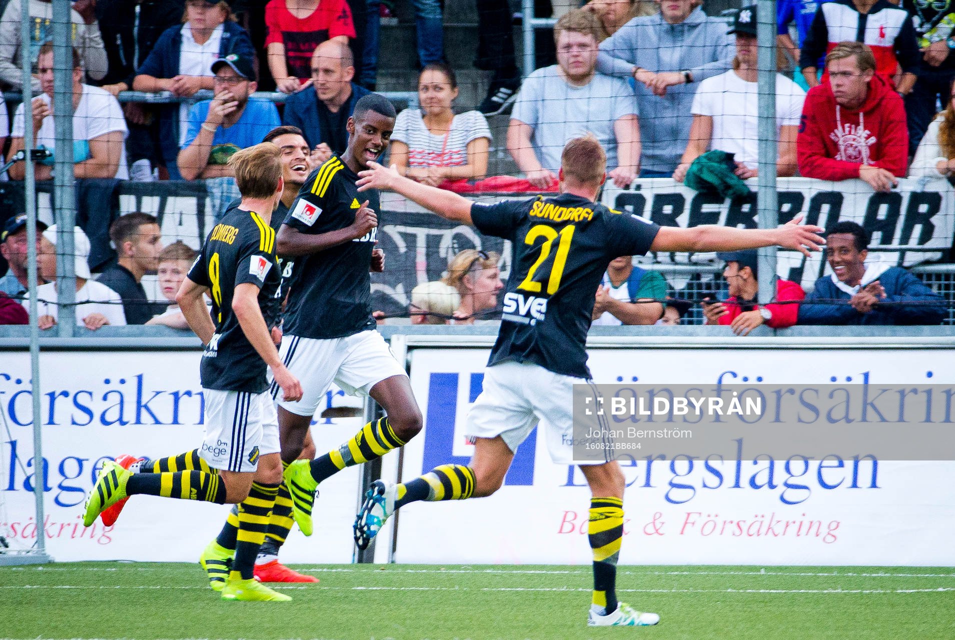 s Alexander Isak gör 0-2 och jublar med Ahmed Yasin och