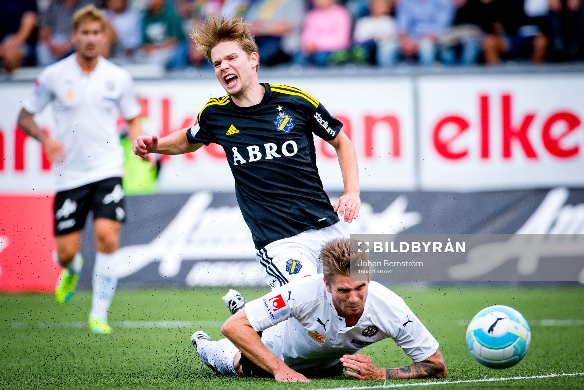 s Johan Blomberg och Örebros Erik Moberg