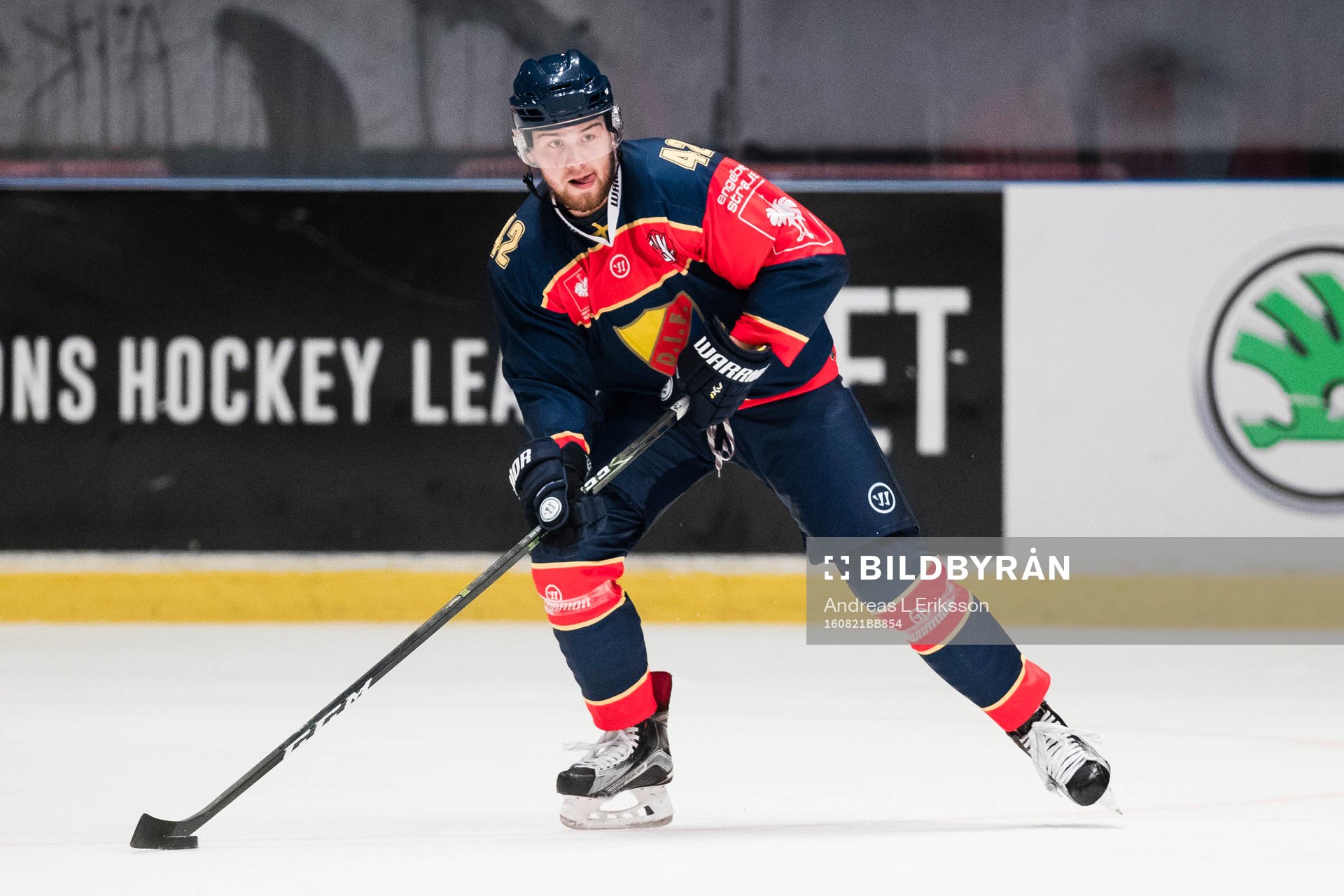 Djurgårdens Robin Press med pucken