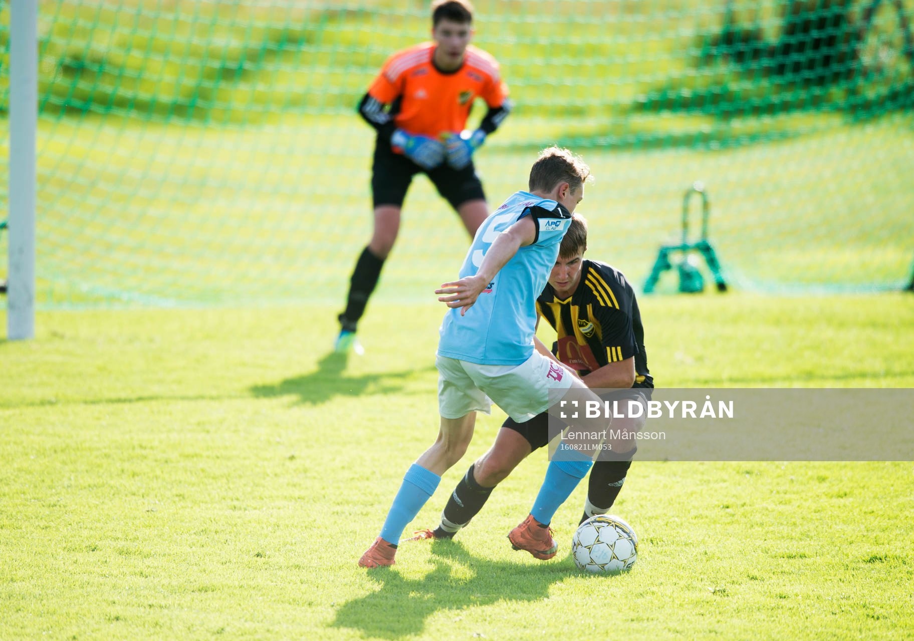 Dribbling i matchen för pojkar födda 2000 mellan IFK