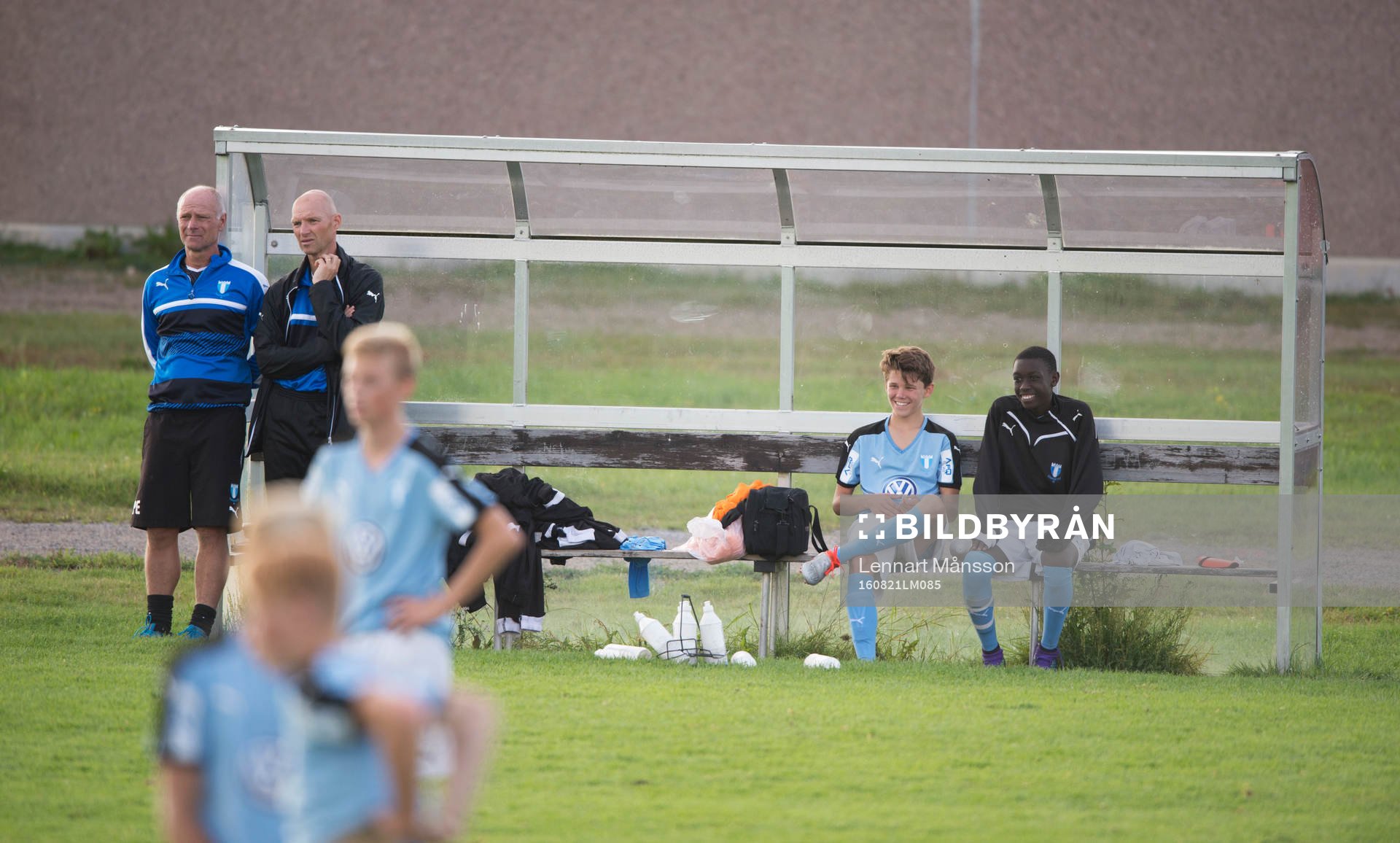 s tränare Anders Palmér och Jörgen Ohlsson i matchen