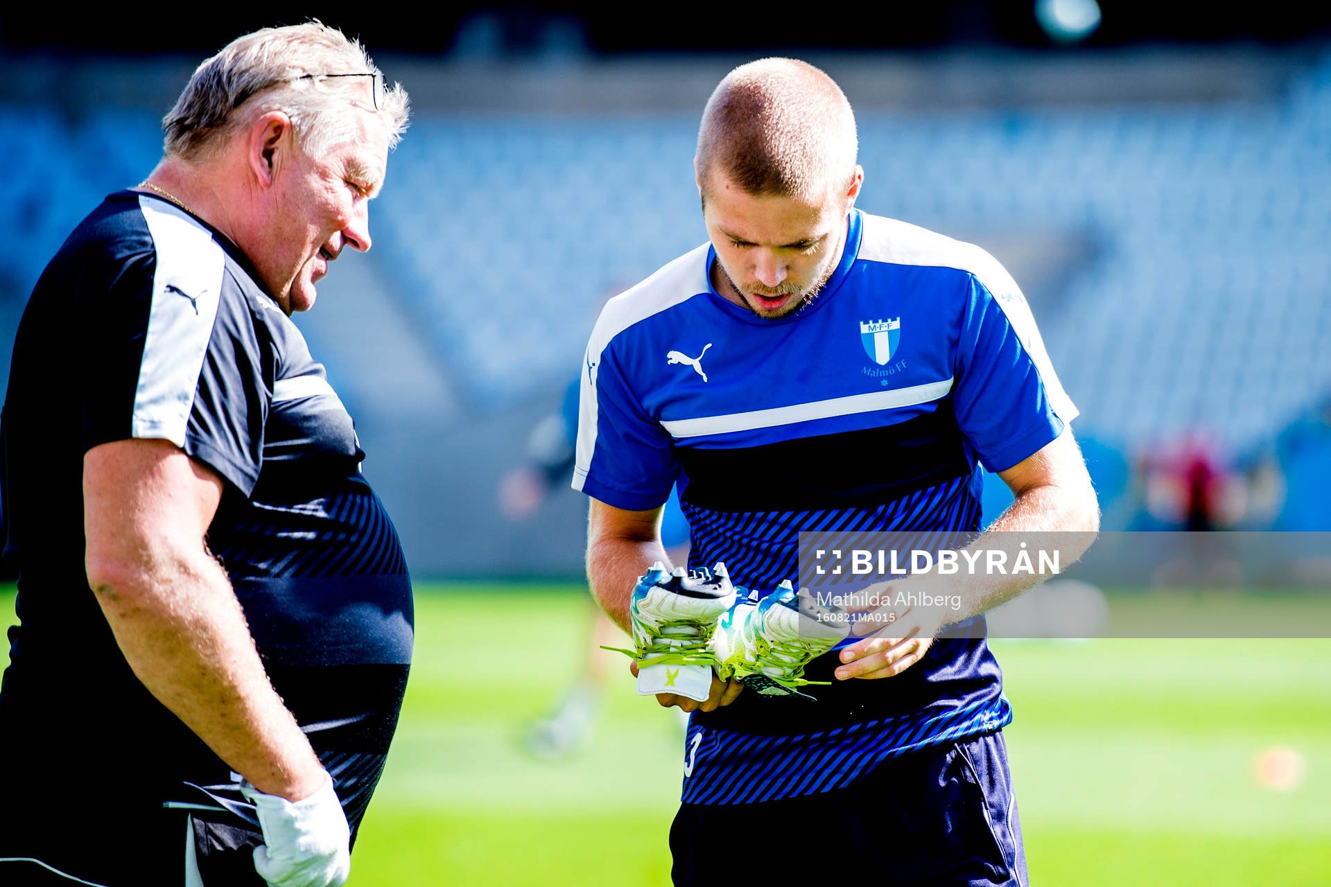 Malmö FFs Anton Tinnerholm får tillbaka sina skor med nya