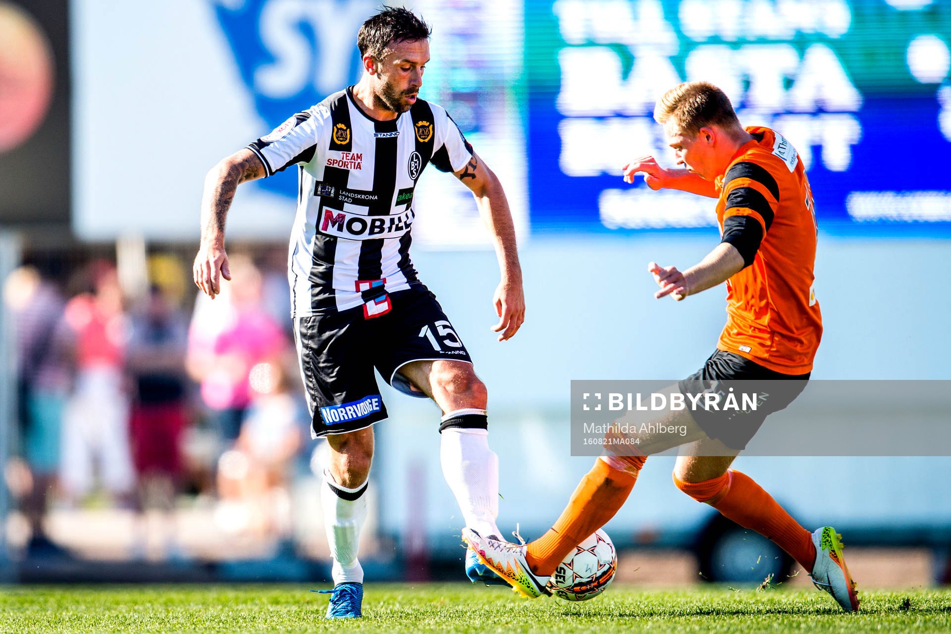 Landskronas Rade Prica och Kristianstads Jesper Modig under fotbollsmatchen i division 1 mellan Landskrona och Kristianstad den 21 augusti 2016 i Landskrona.