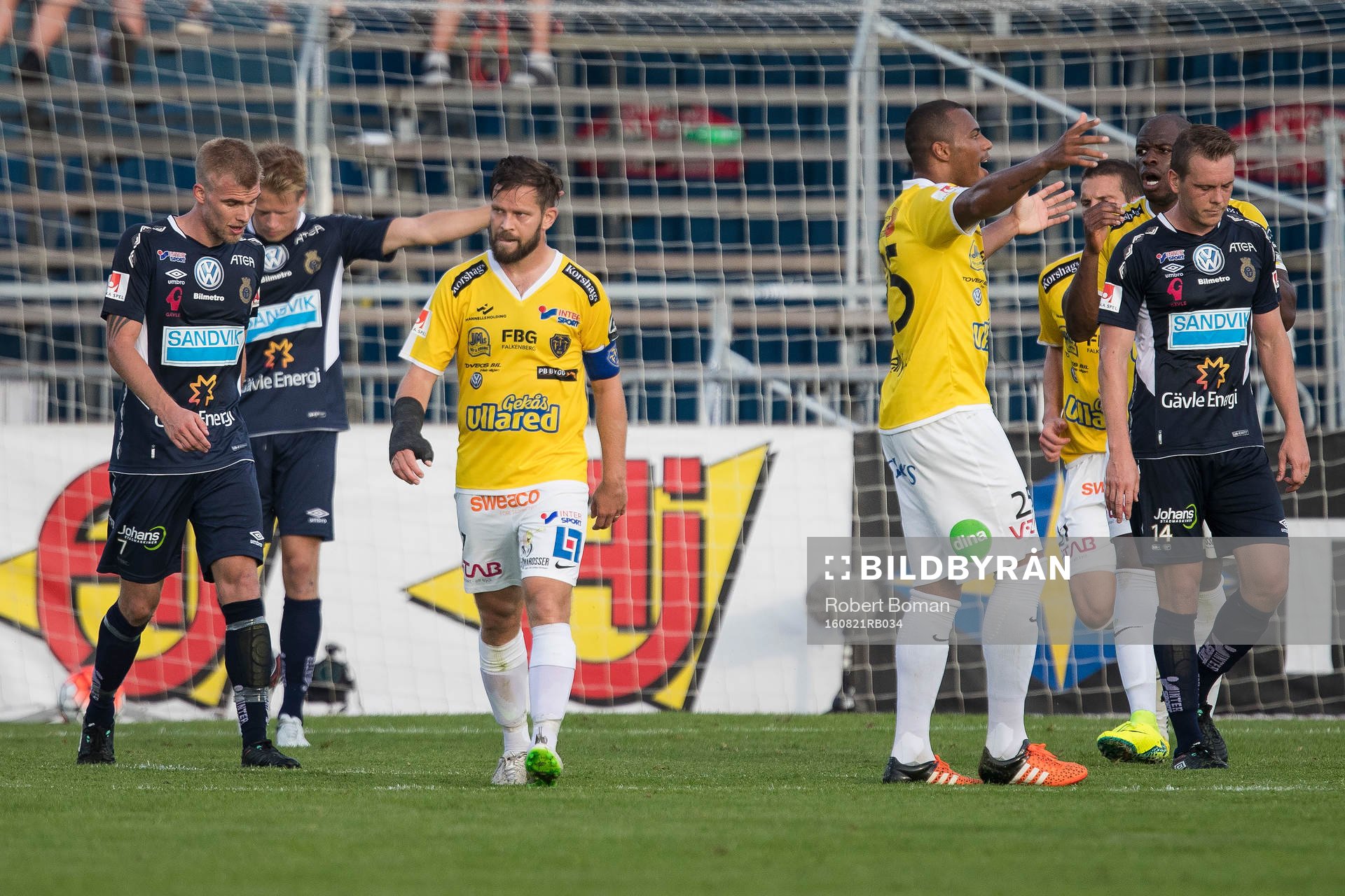 Falkenbergs David Svensson och Felipe Carvalho  deppar