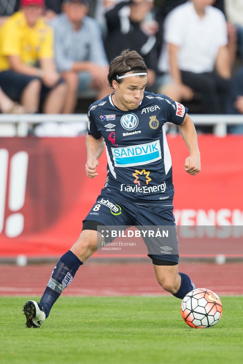 Gefles Simon Skrabb under fotbollsmatchen i Allsvenskan mellan Falkenberg och Gefle den 21 Augusti 2016 i Falkenberg