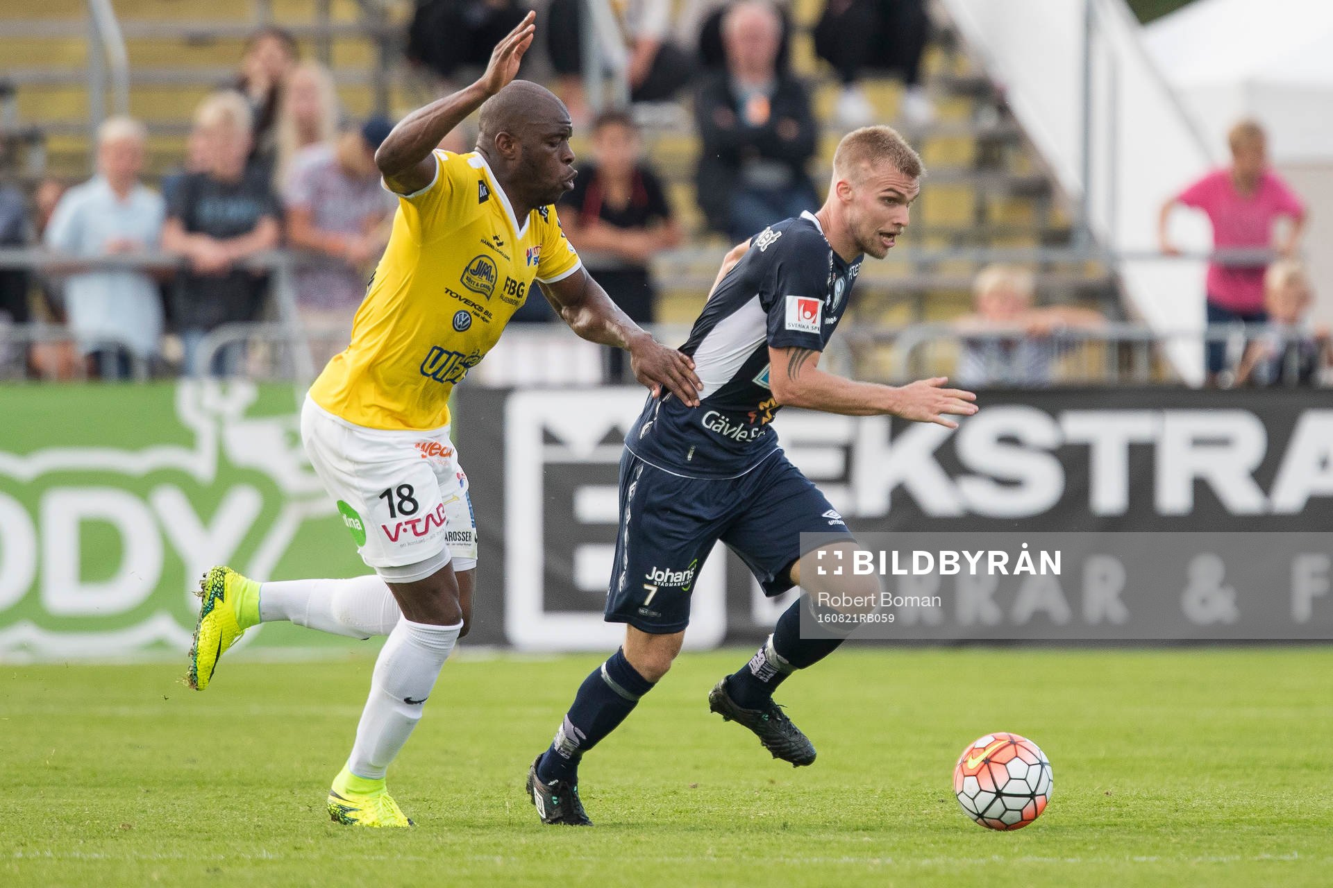 Falkenbergs Hakeem Araba och Gefles Robin Nilsson