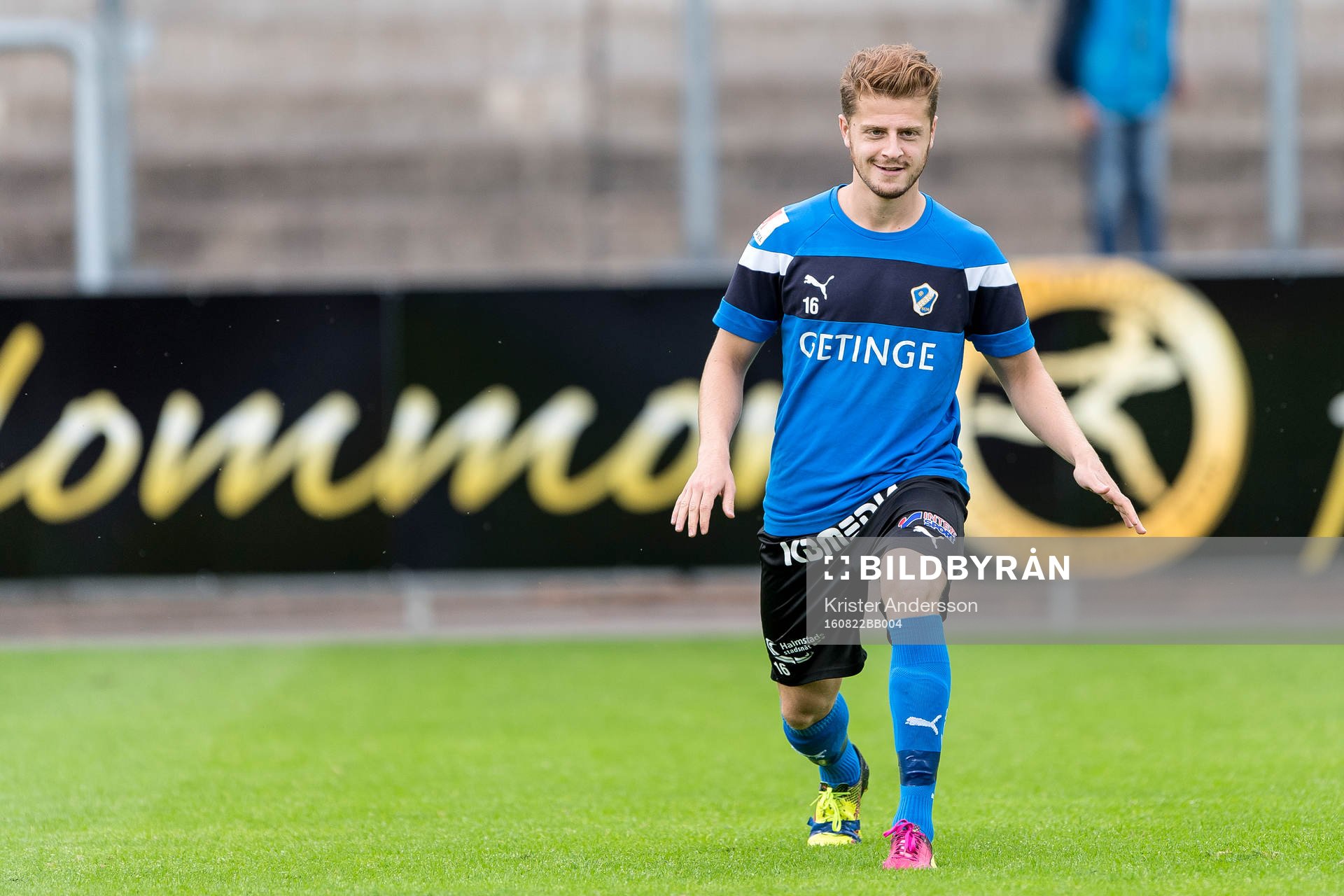 Halmstads Rebin Asaad före fotbollsmatchen i Superettan