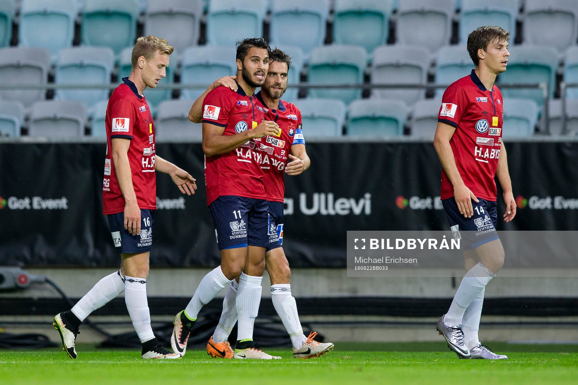 Örgrytes William Atashkadeh jublar och omfamnas av Björn Anklev efter 1-0 under fotbollsmatchen i Superettan mellan Örgryte och Ljungskile den 22 augusti 2016 i Göteborg.