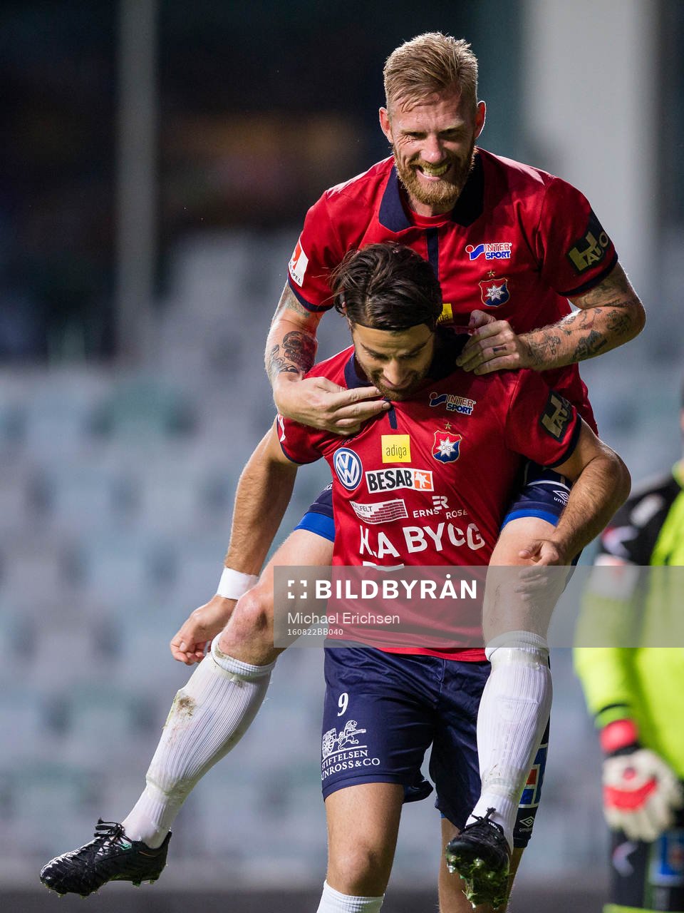 Örgrytes George Mourad jublar ihop med Fredrik Björck