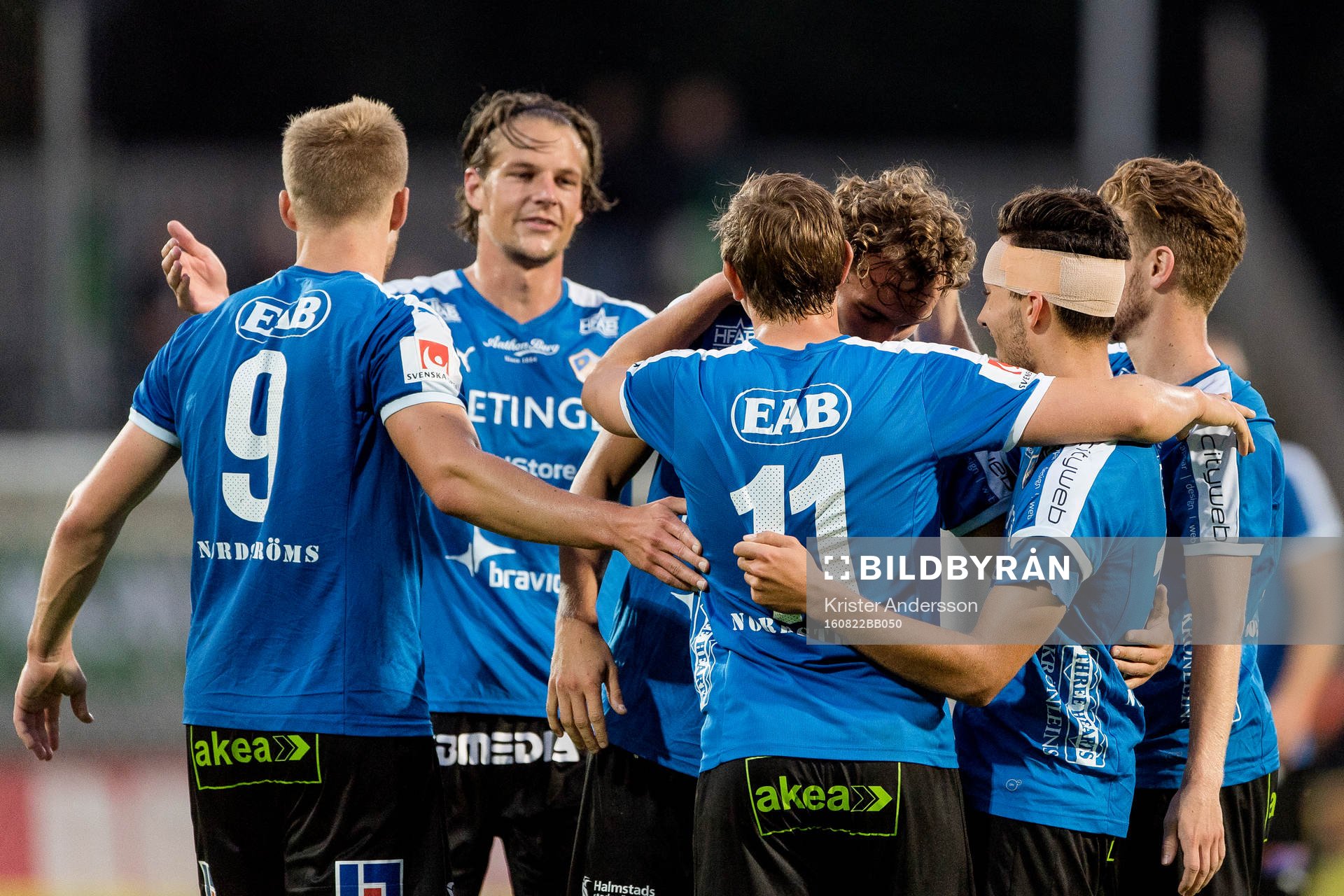 Halmstads Alexander Henningsson har gjort 3-0 och spelarna