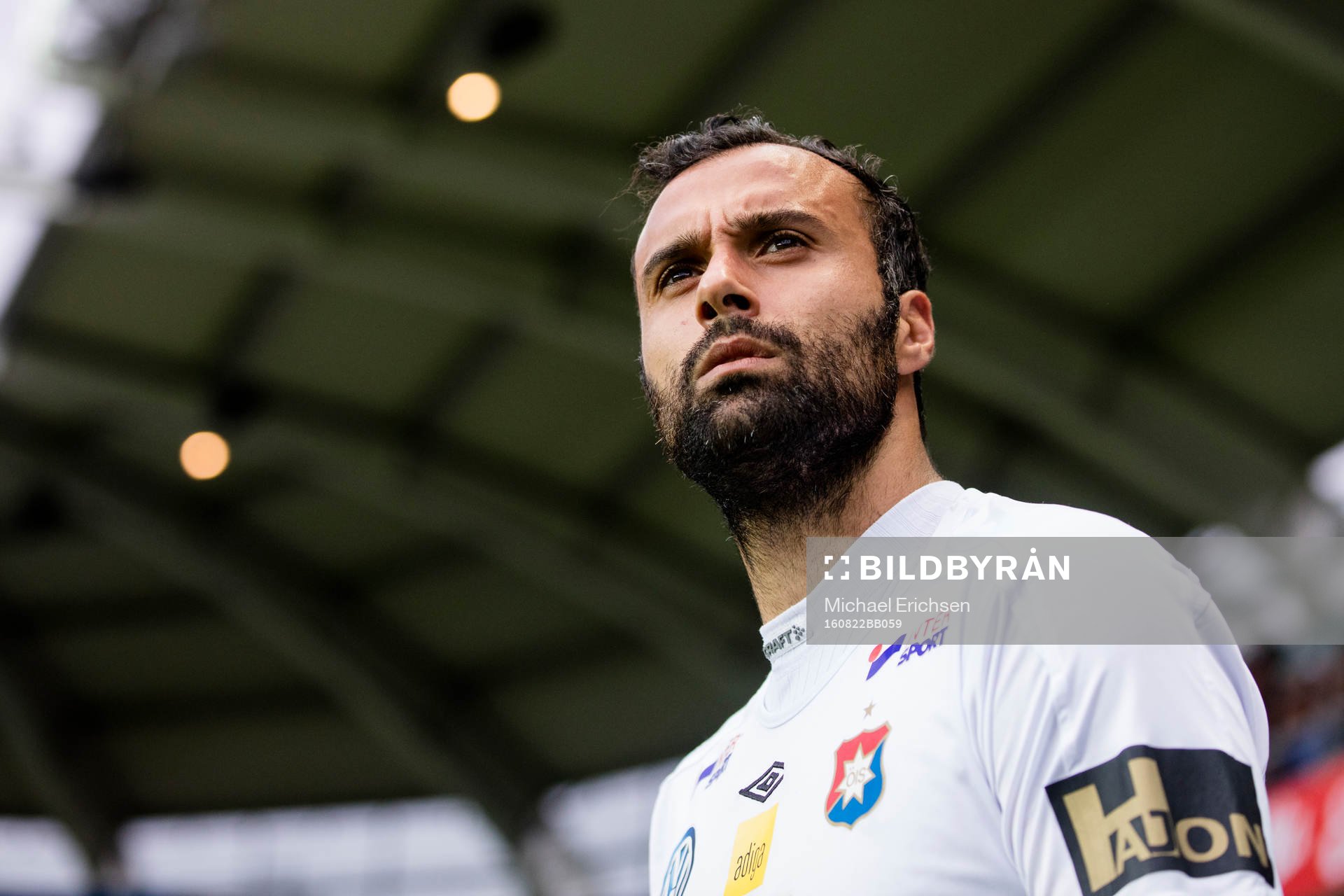 Örgrytes målvakt Abbas Hassan innan fotbollsmatchen i
