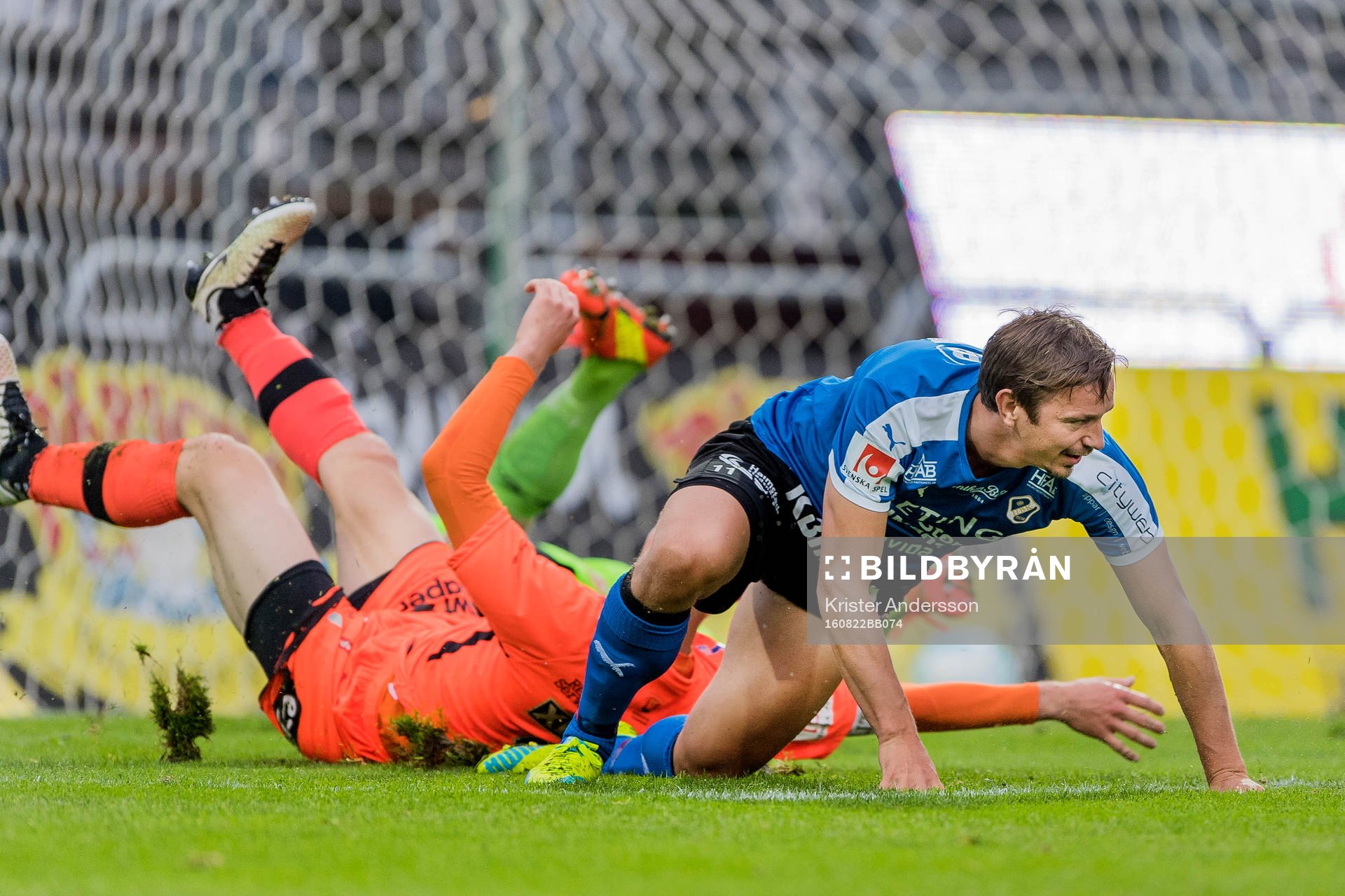 Halmstads Fredrik Olsson gör 1-0 och jublar