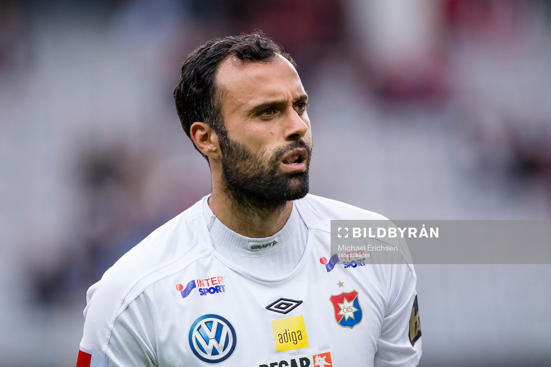 Örgrytes målvakt Abbas Hassan innan fotbollsmatchen i