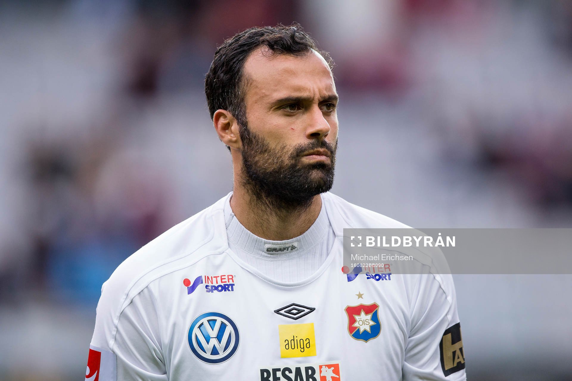 Örgrytes målvakt Abbas Hassan innan fotbollsmatchen i