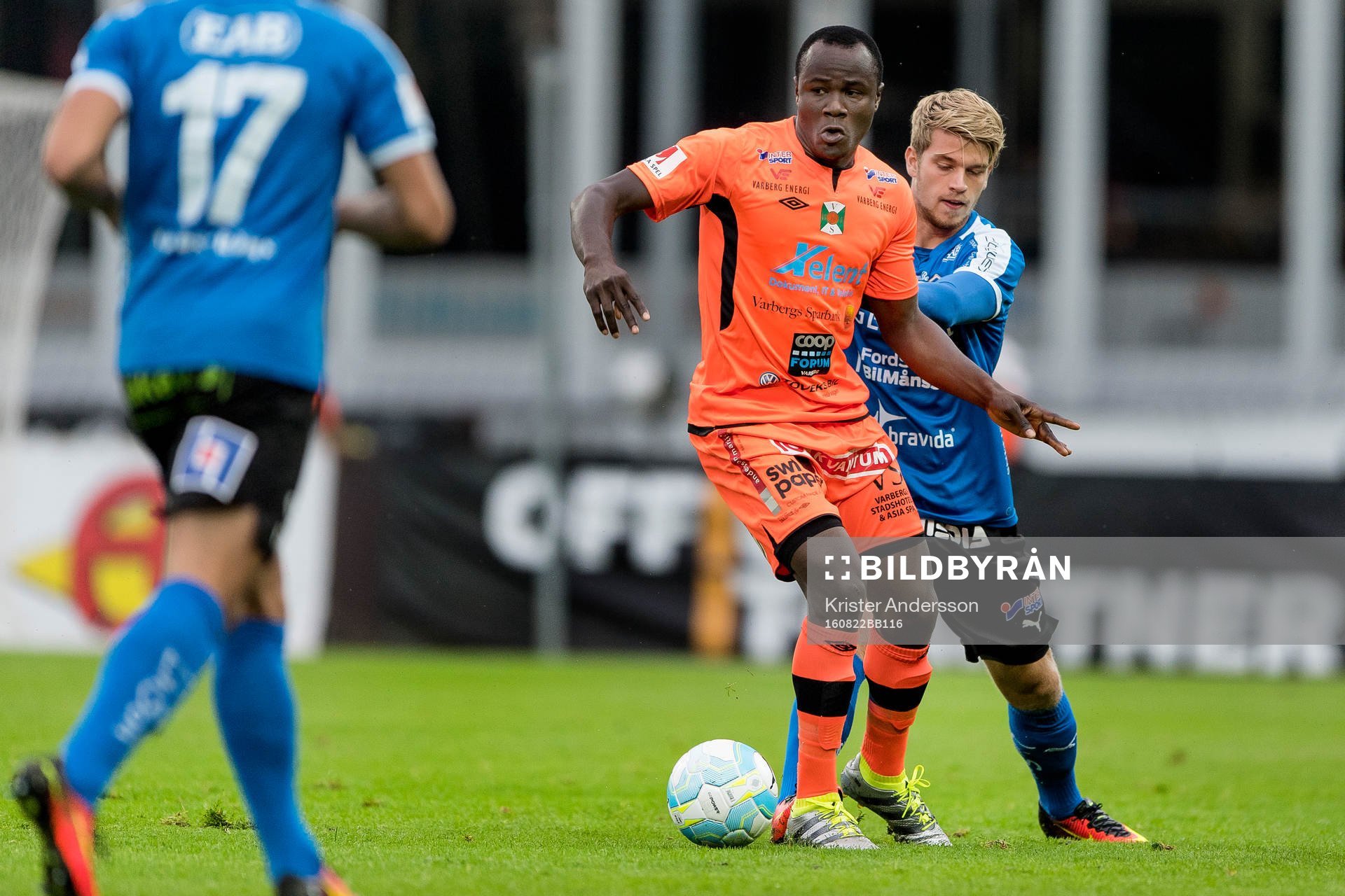 Varbergs Nsima Peter och Halmstads Marcus Mathisen